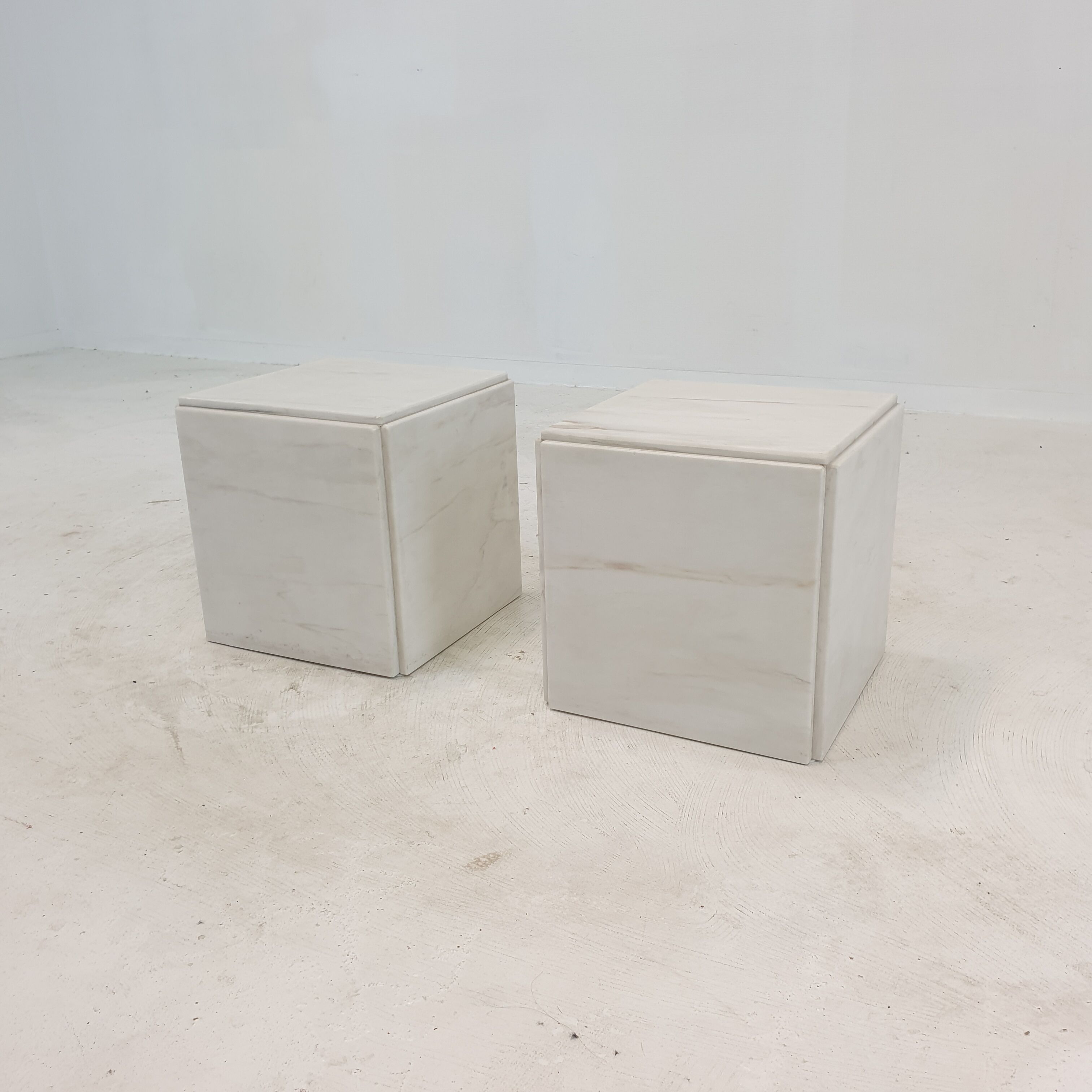 Set of 2 italian marble pedestals or side tables, 1980's