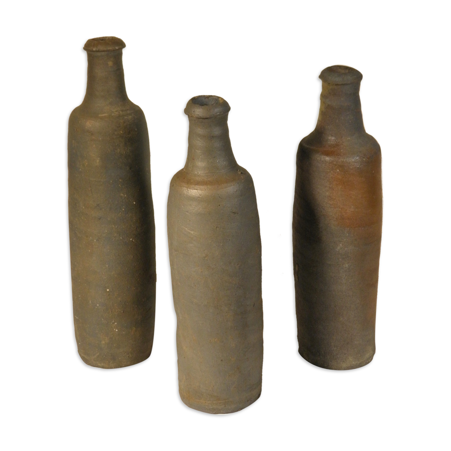 Lot de trois bouteilles en grès