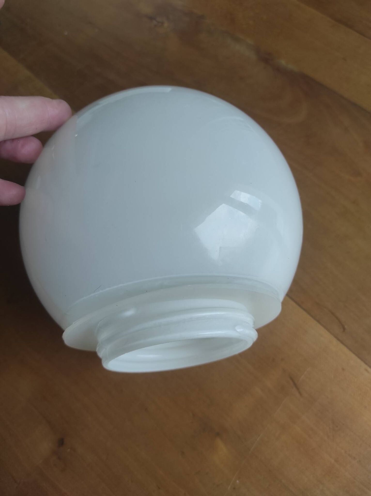 Globe de lampe en opaline moulé diamètre 16 cm