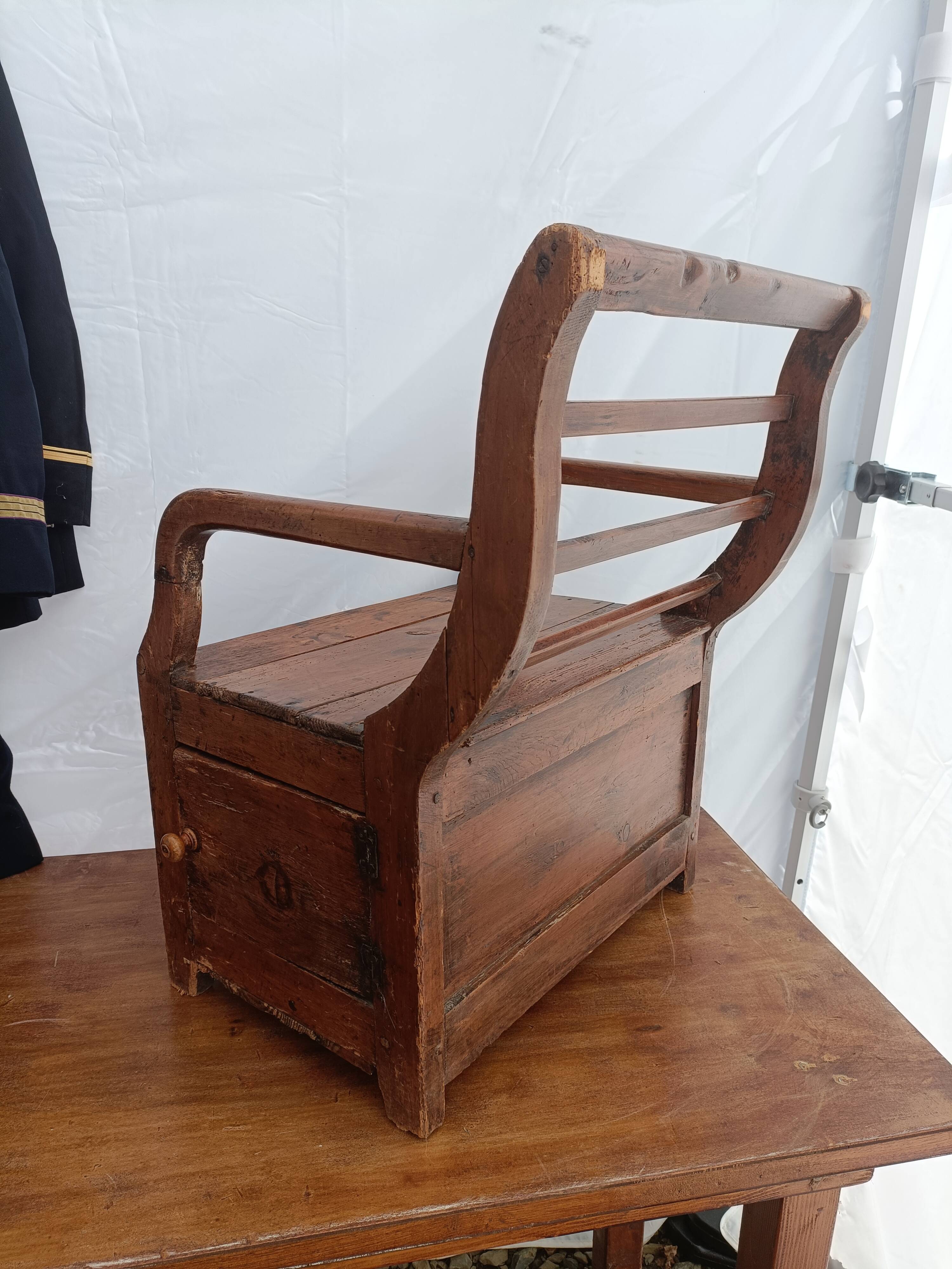 Fauteuil coffre bois rustique