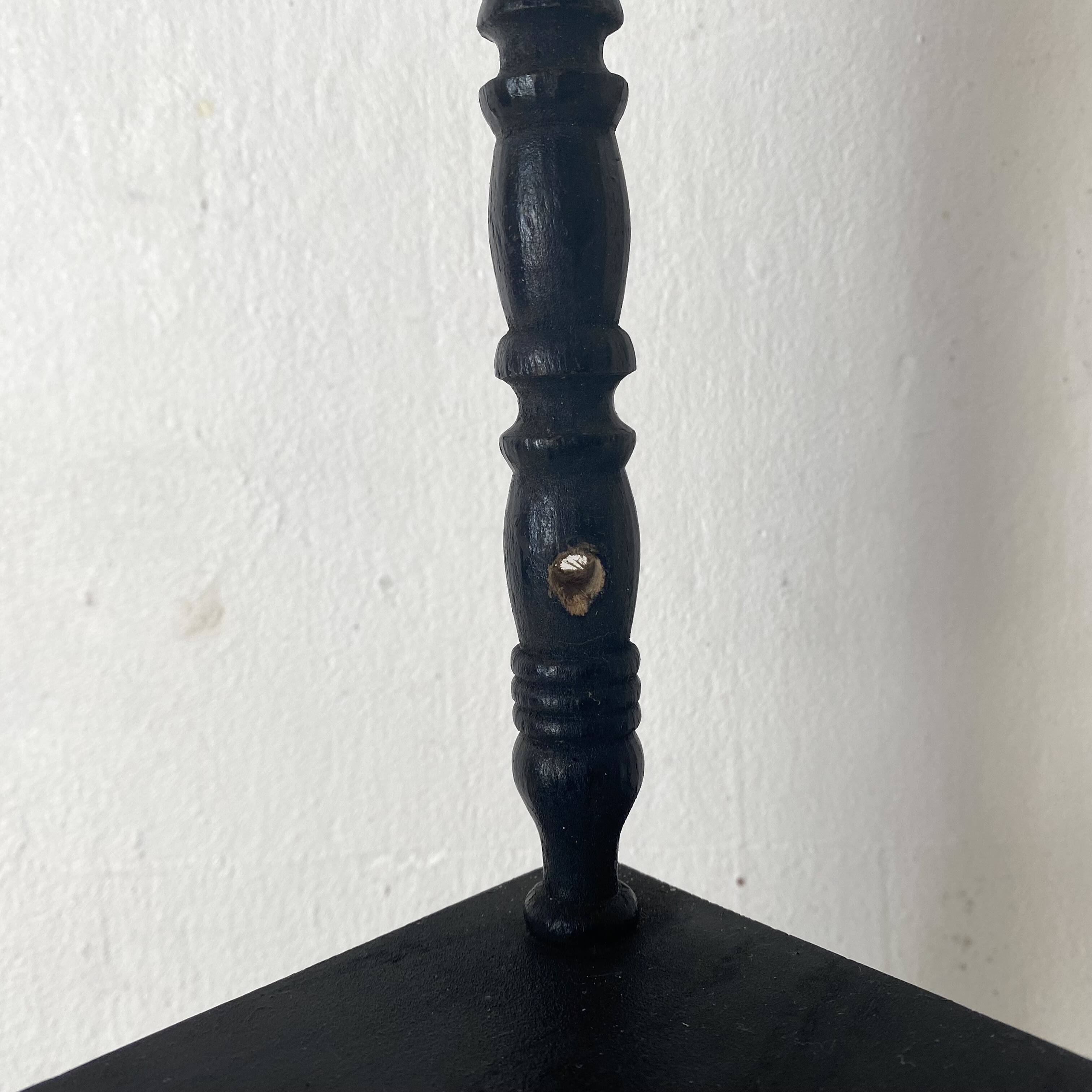 Corner shelf to place or hang in black lacquered wood
