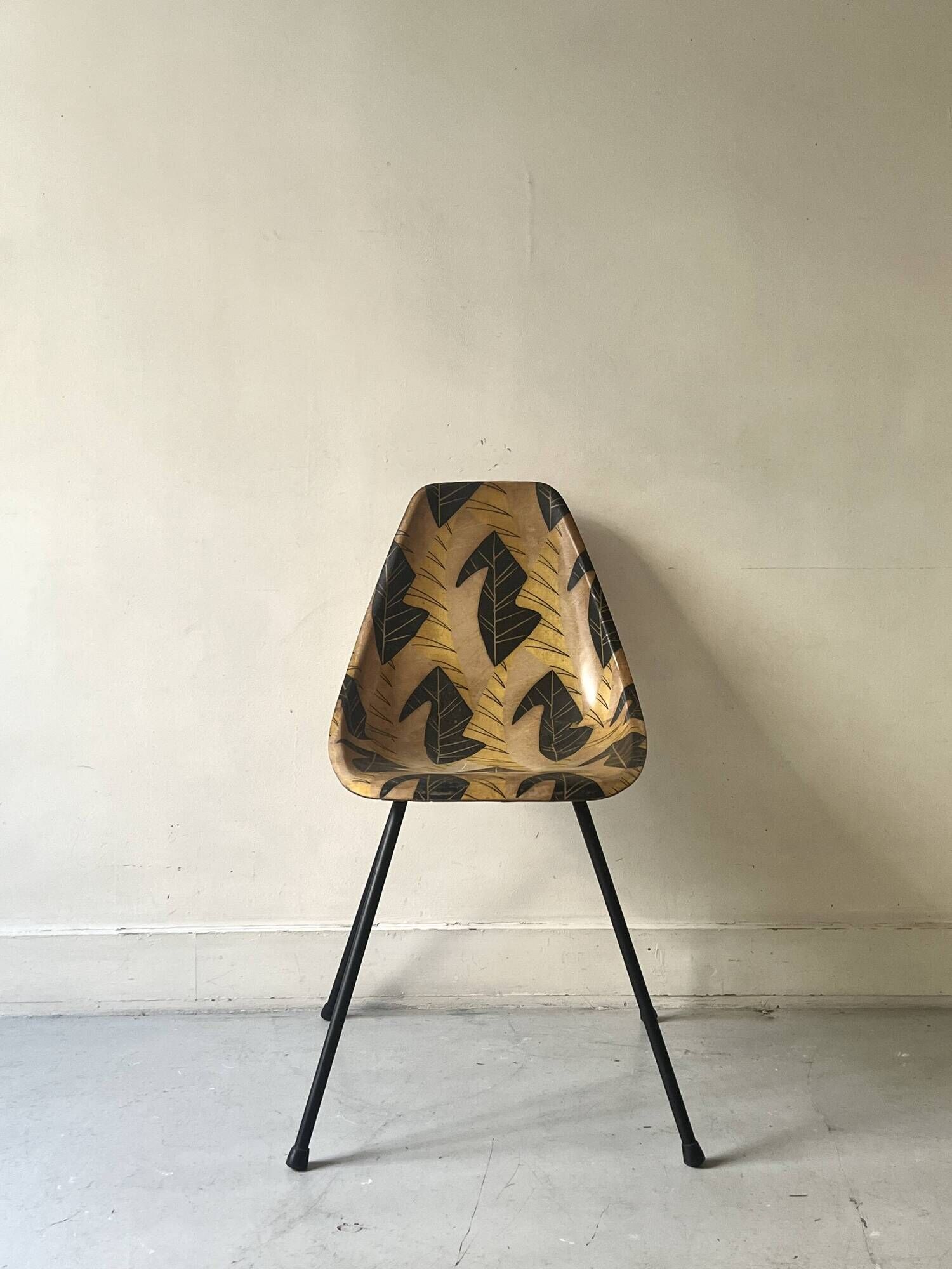 Chair in fibreglass and metal by René-Jean Caillette, stork design, 1950.