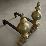 Paire de chenets en laiton et fonte, décor de marmousets, style louis xiv