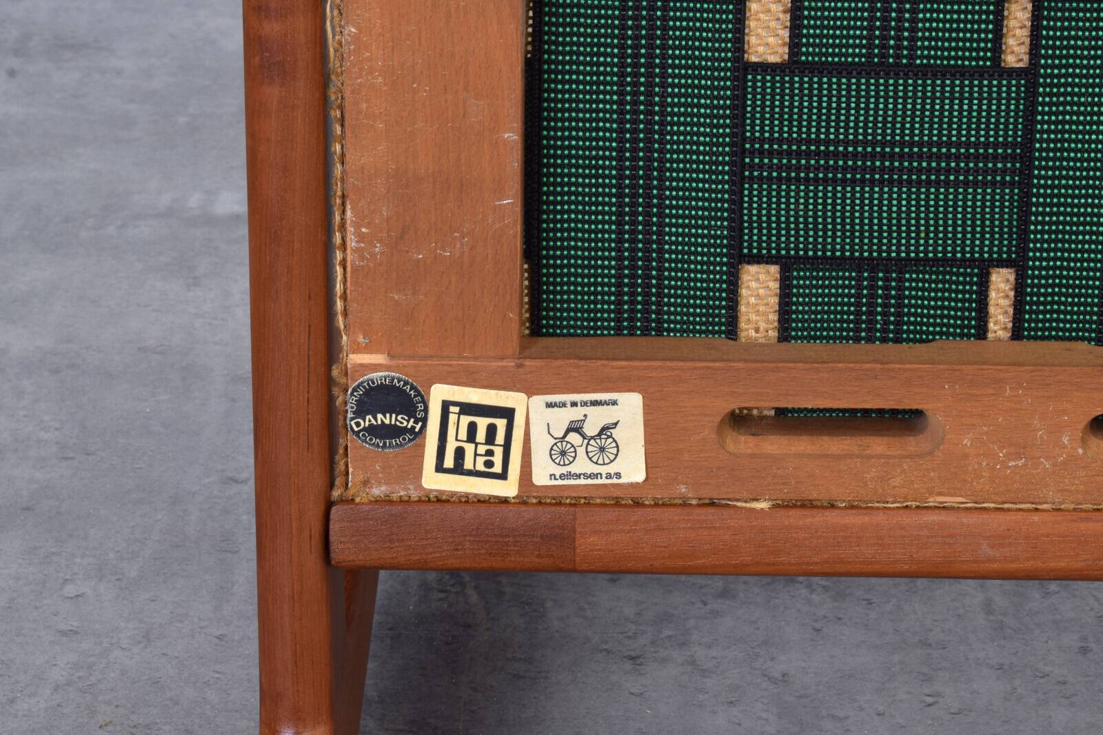 Fauteuil lounge vintage en teck par Illum Wikkelsø pour Niels Eilersen, 1960.