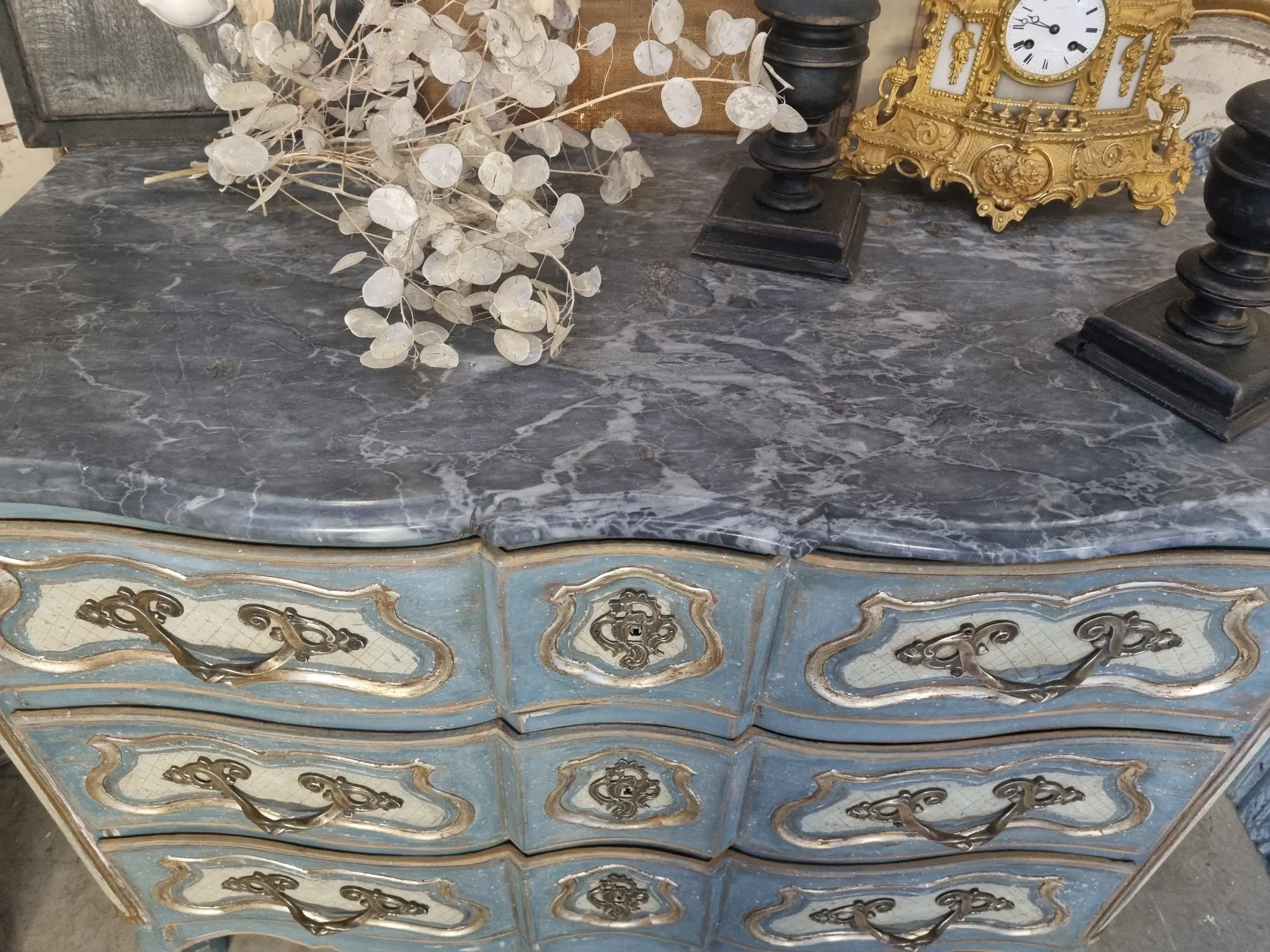 Chest of drawers