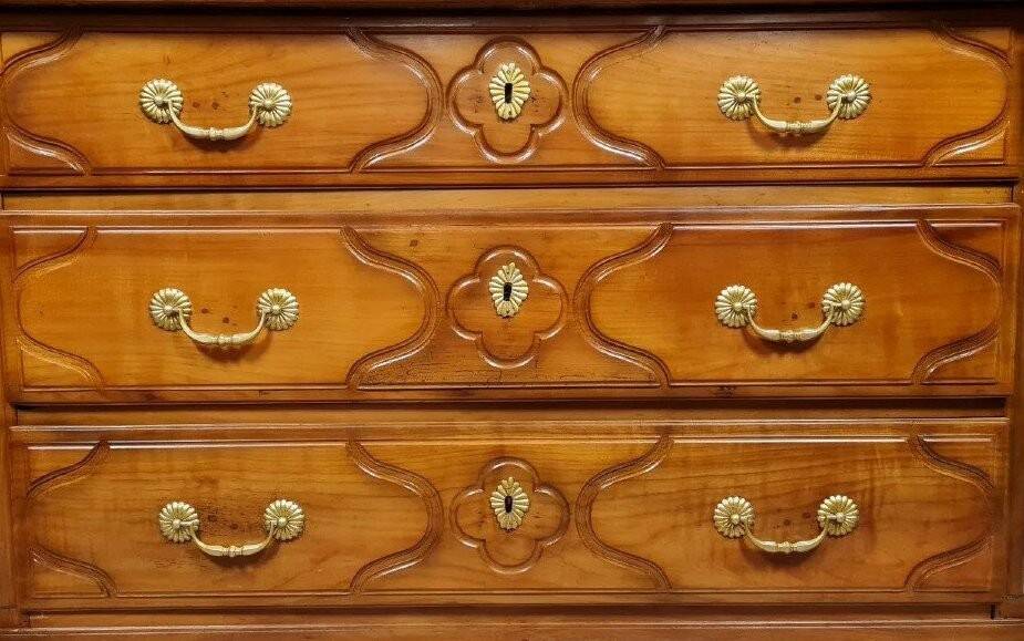Louis XV commode in cherry wood – 18th century period
