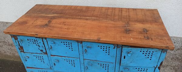 Casier ancien en métal bleu avec plateau bois