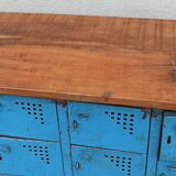 Casier ancien en métal bleu avec plateau bois