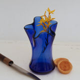 Vase étoile en verre bleu