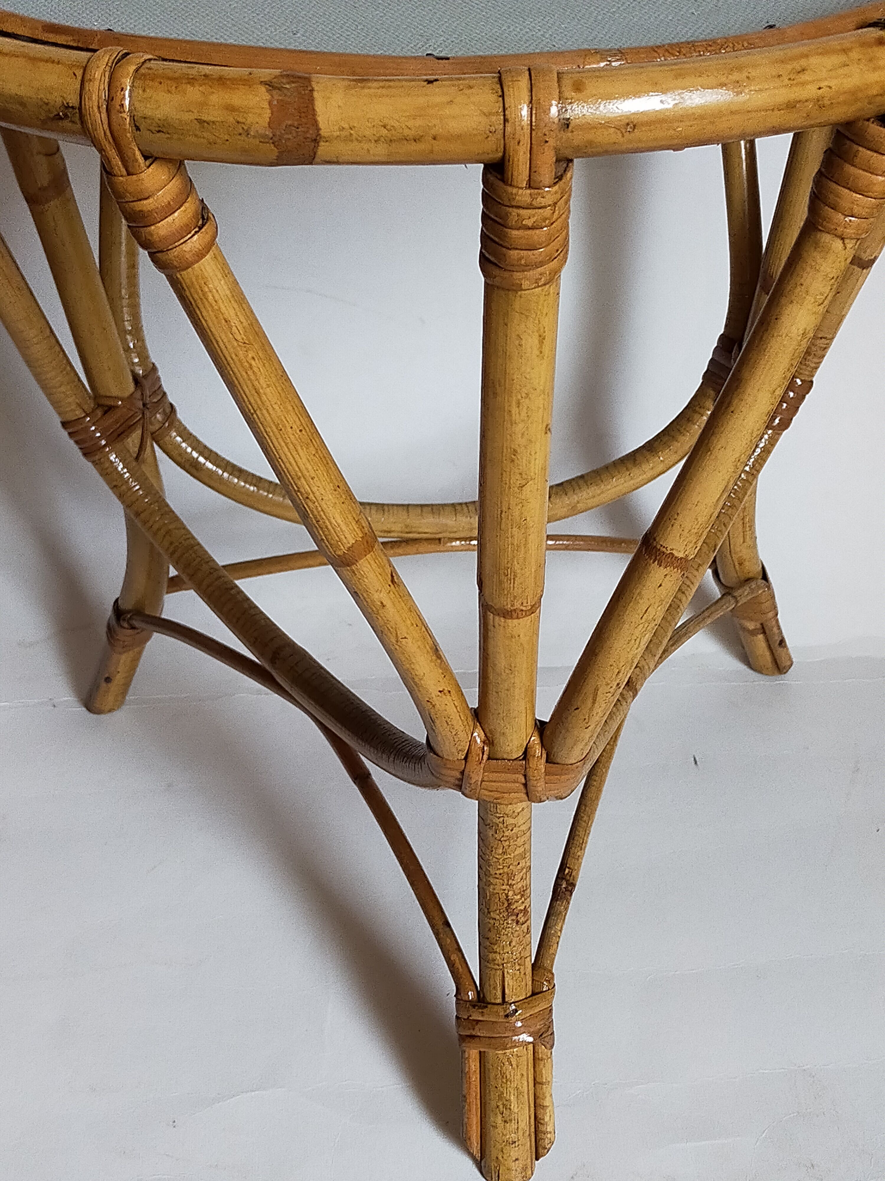 Tripod booster coffee table in rattan 50s
