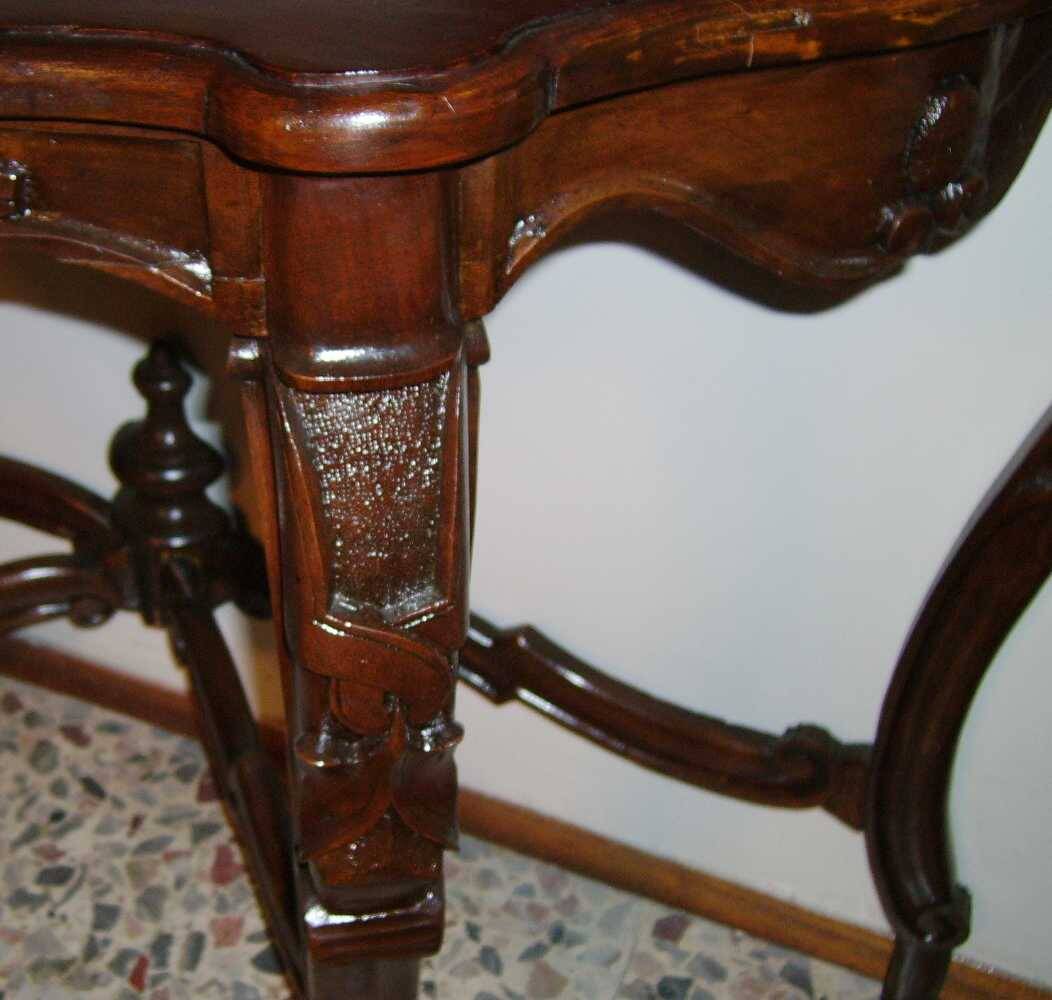 Ancienne console en noyer sculpté style Louis-Philippe