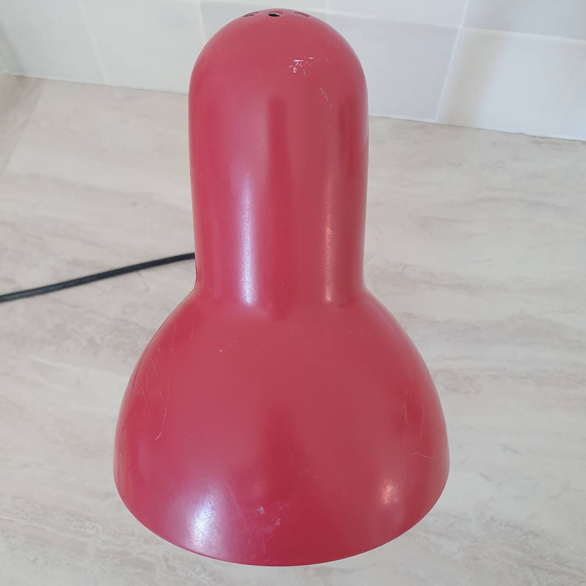 Lampe de bureau couleur Memphis rouge bleu jaune
