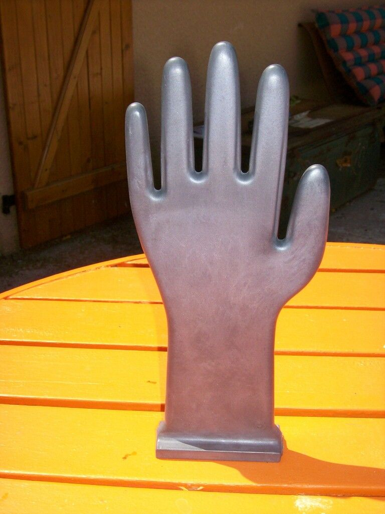 Pair of mussels in gloves 40s