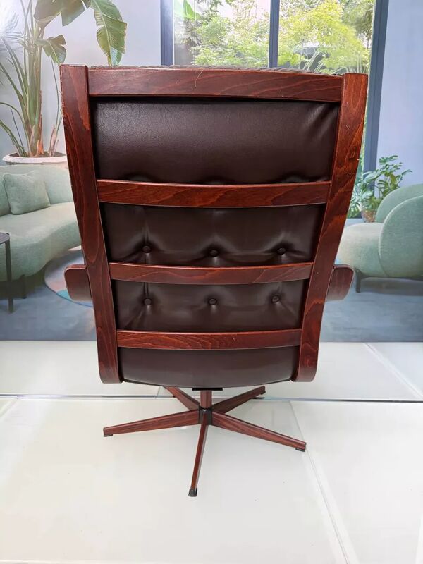 Fauteuil scandinave en cuir marron