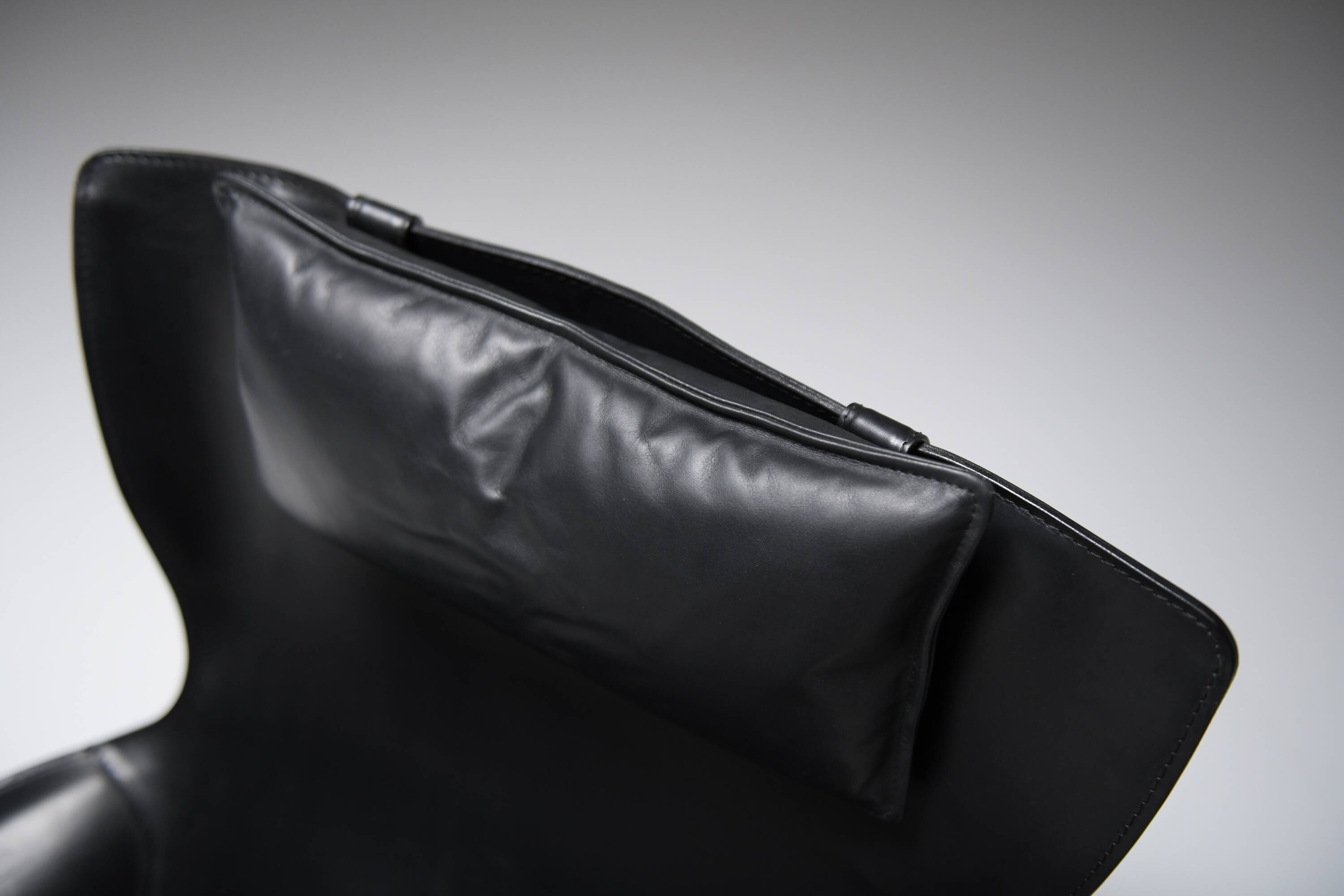 Black leather Cab 423 by Mario Bellini for Cassina
