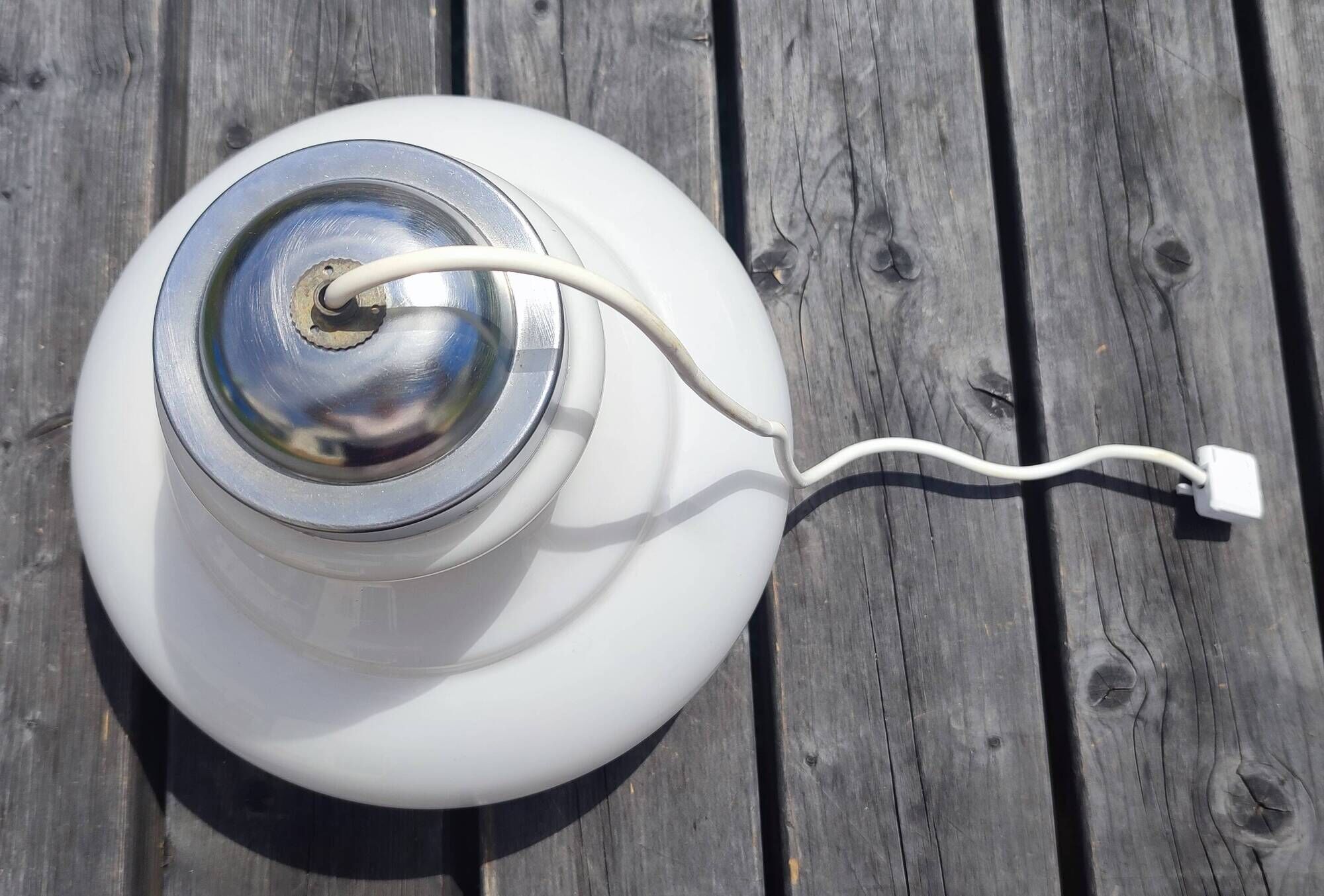 Suspension vintage en opaline blanche et métal chromé
