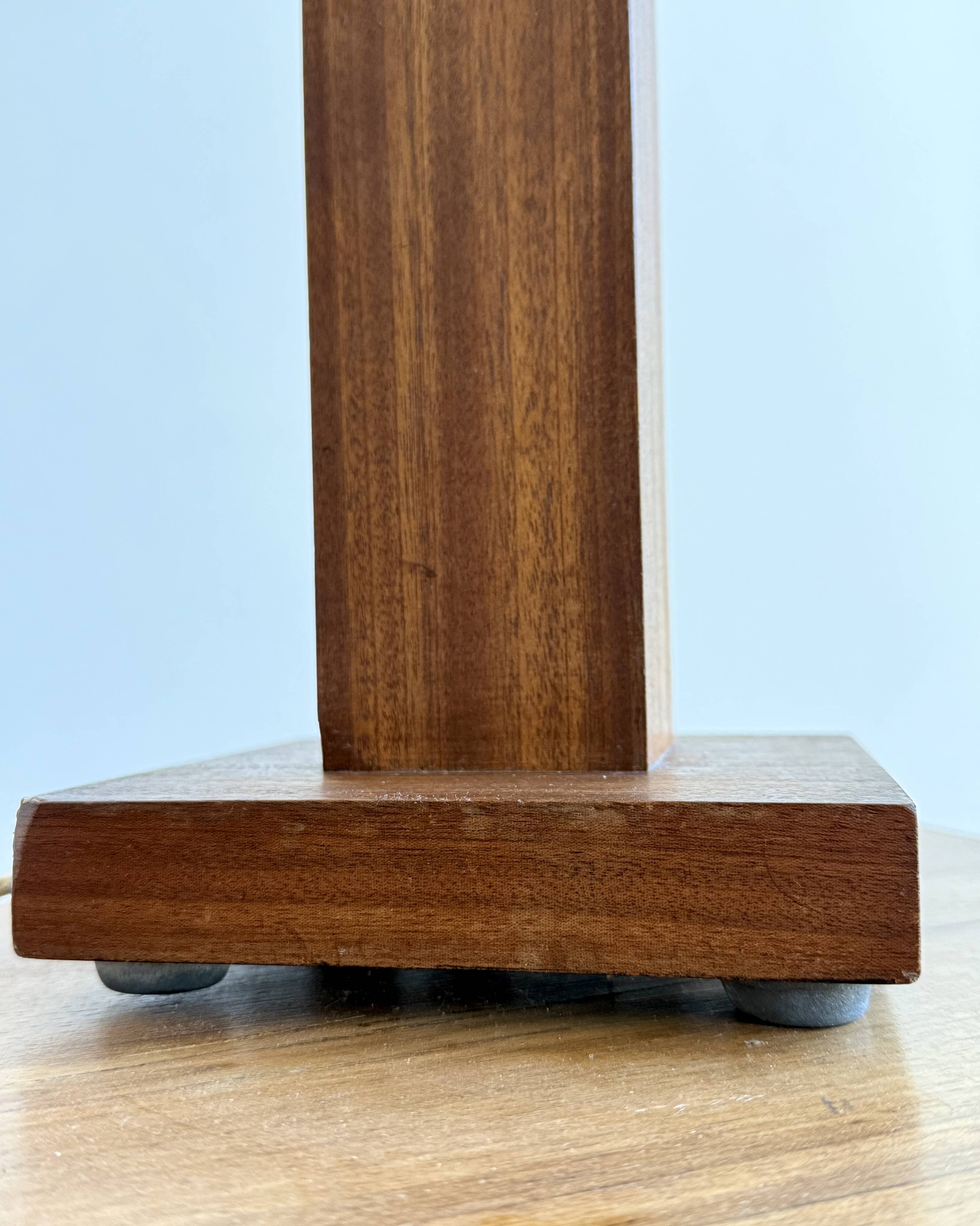 Art Deco table lamp in wood and brass