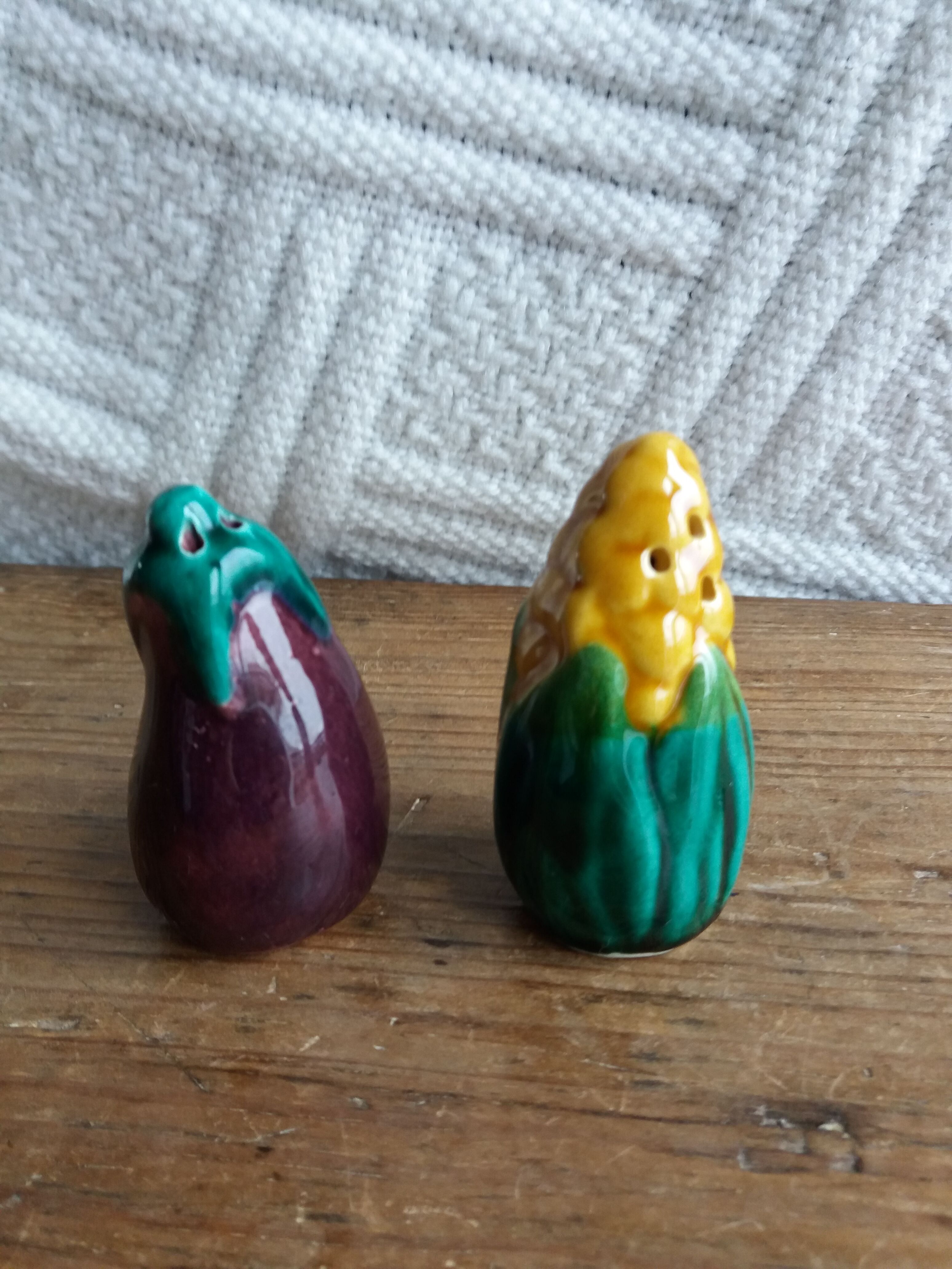 Slurry pepper and salt shaker