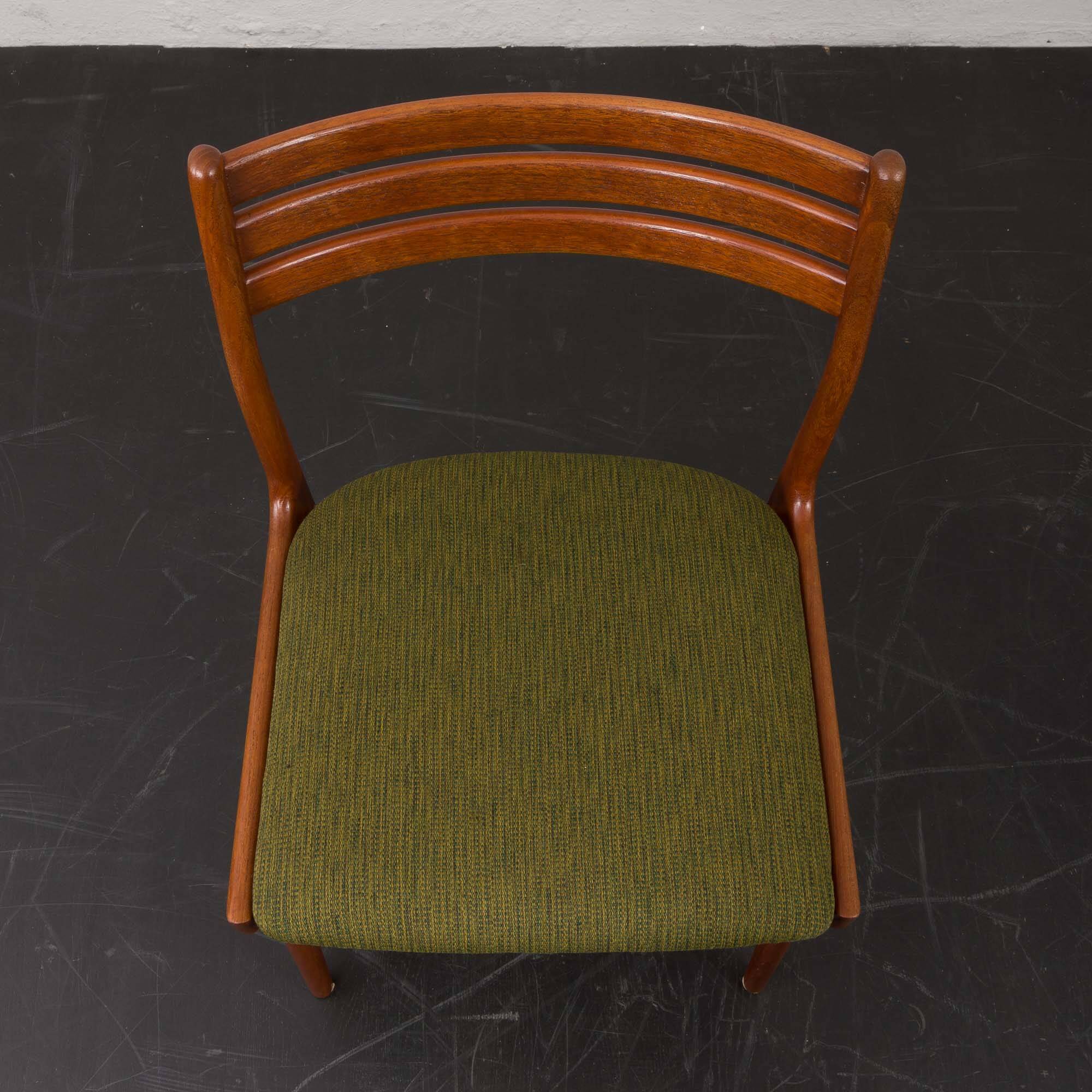 Johannes Andersen teak chair model U20 for Uldum, Denmark 1960s