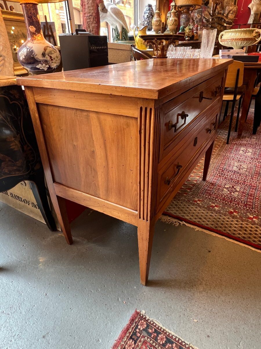 Louis XVI jump commode, 18th century, made of solid walnut.