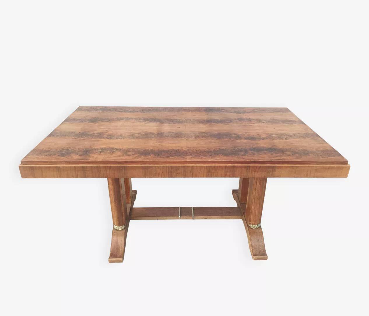 Art Deco table in walnut veneer