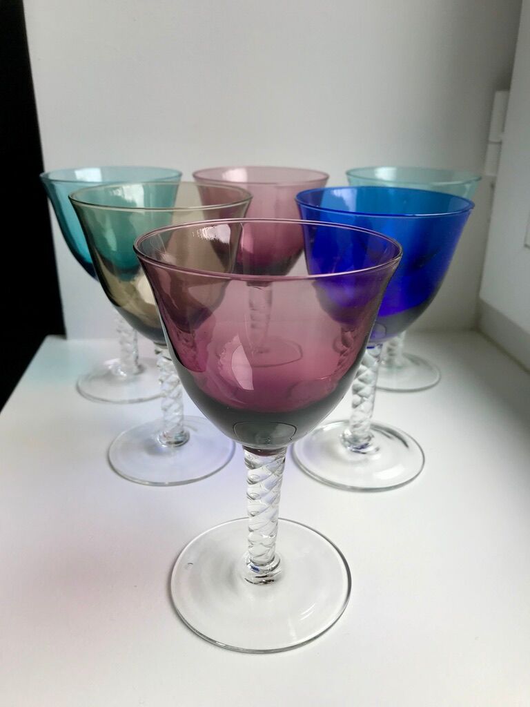 Set 6 colored wine glasses and worked feet 70s