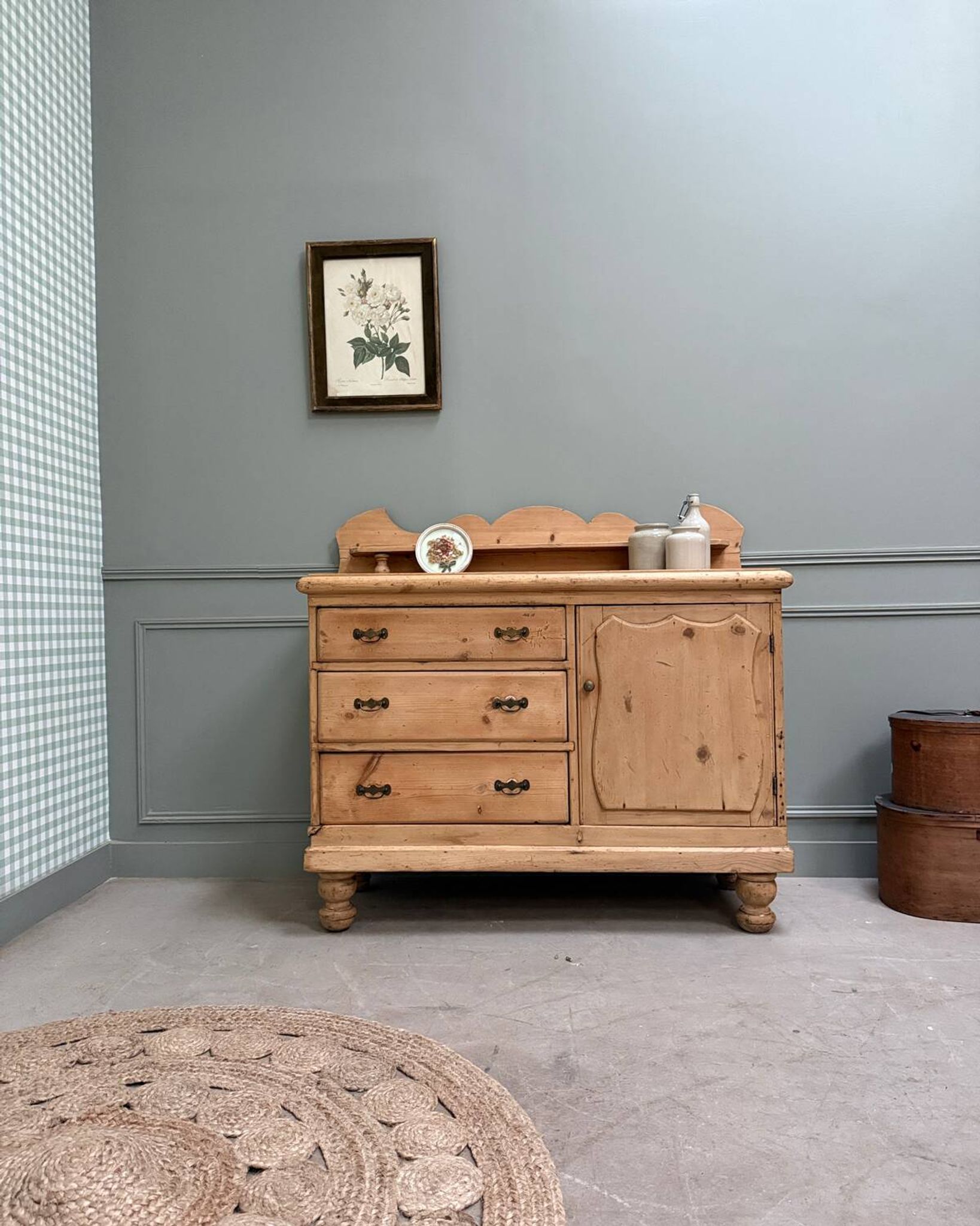 Large English chest of drawers (renovated)