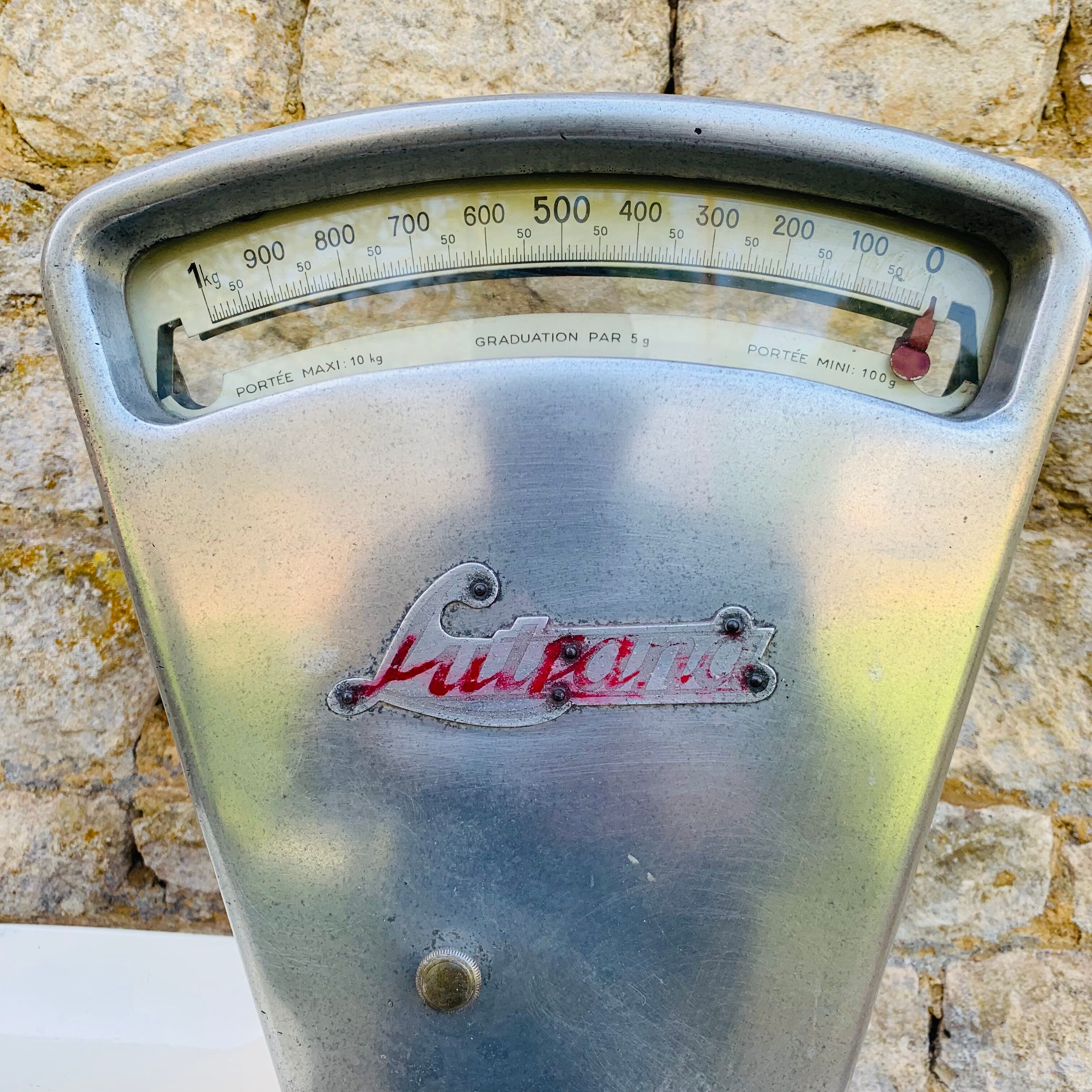 Old Lutrana grocery scale