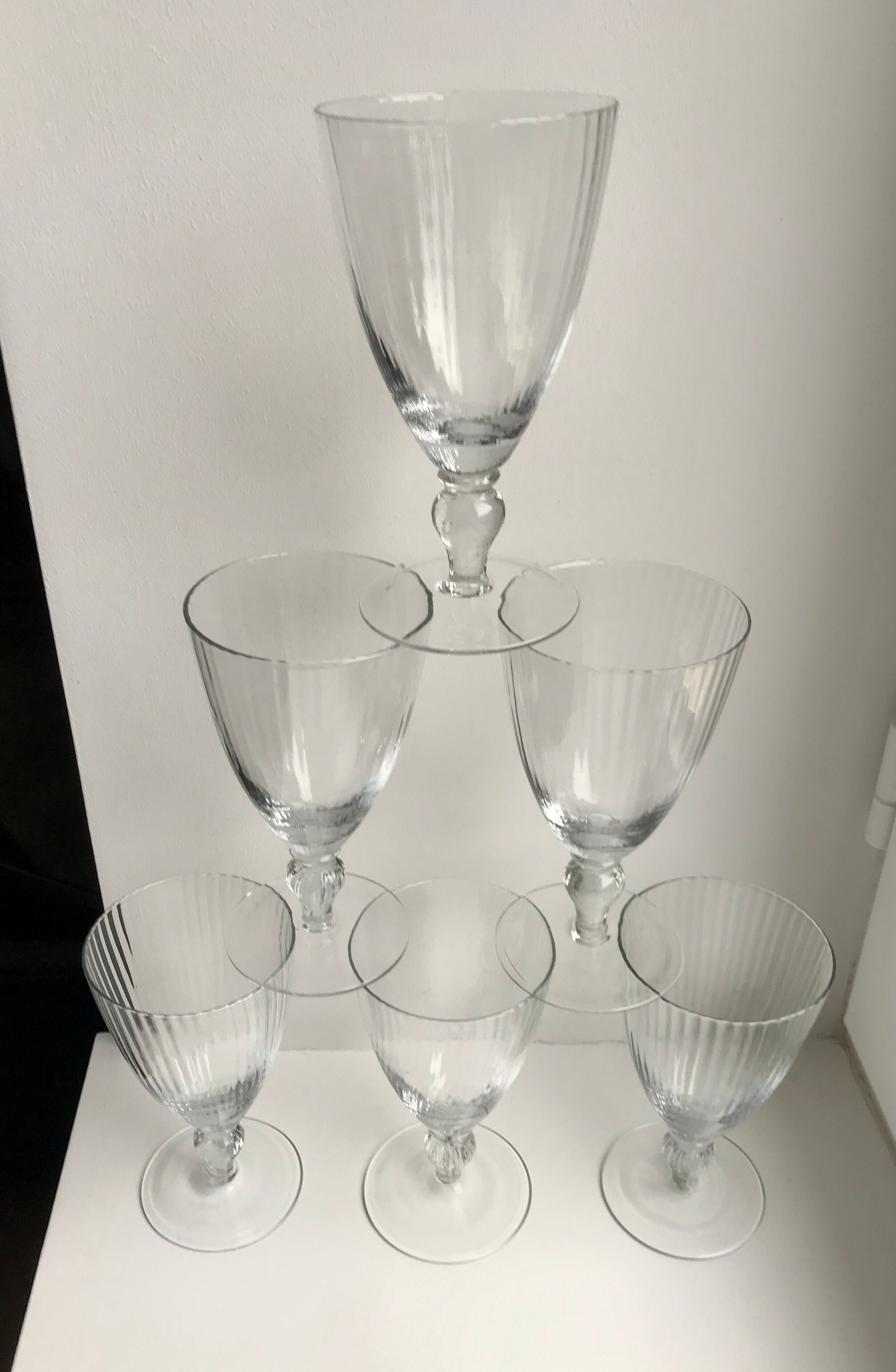 Set of 6 molded glass wine glasses 30-40s