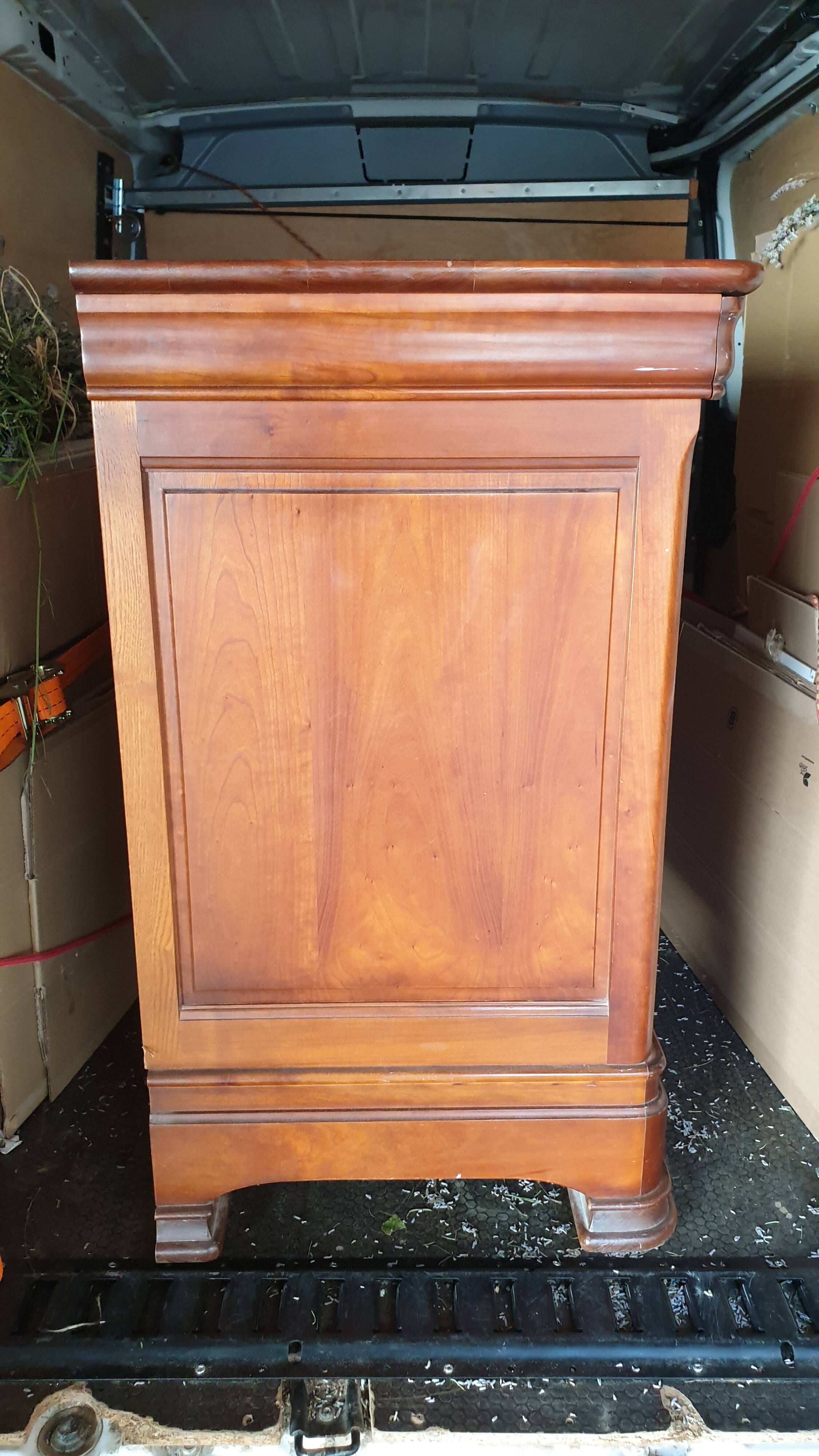 Commode louis Philippe à doucine 4 tiroirs merisier.