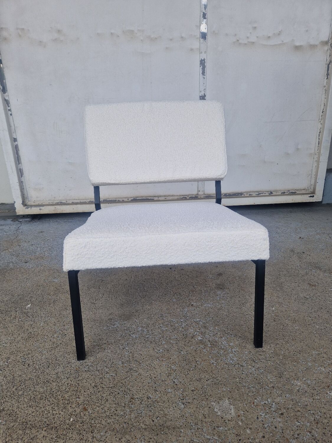 Paire de Fauteuils Fireside en métal et tissus bouclette par Pierre Guariche pour Airborne, 1960