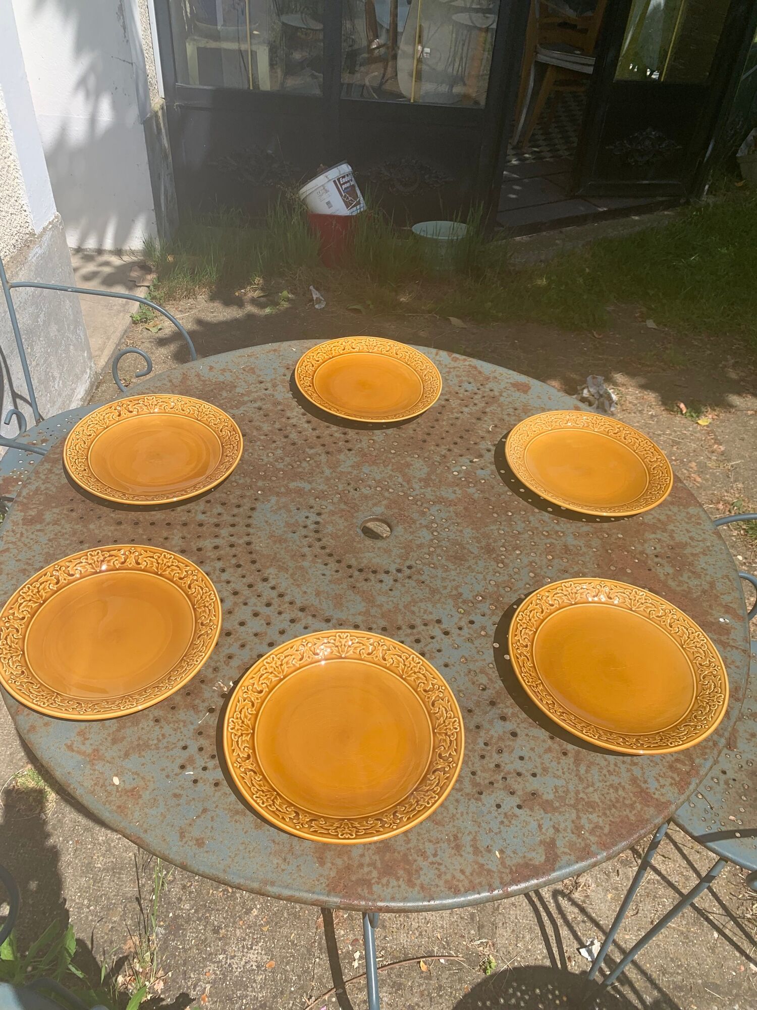 6 flat plates slip, enamelled ceramic ochre, mustard yellow, stamped Gien