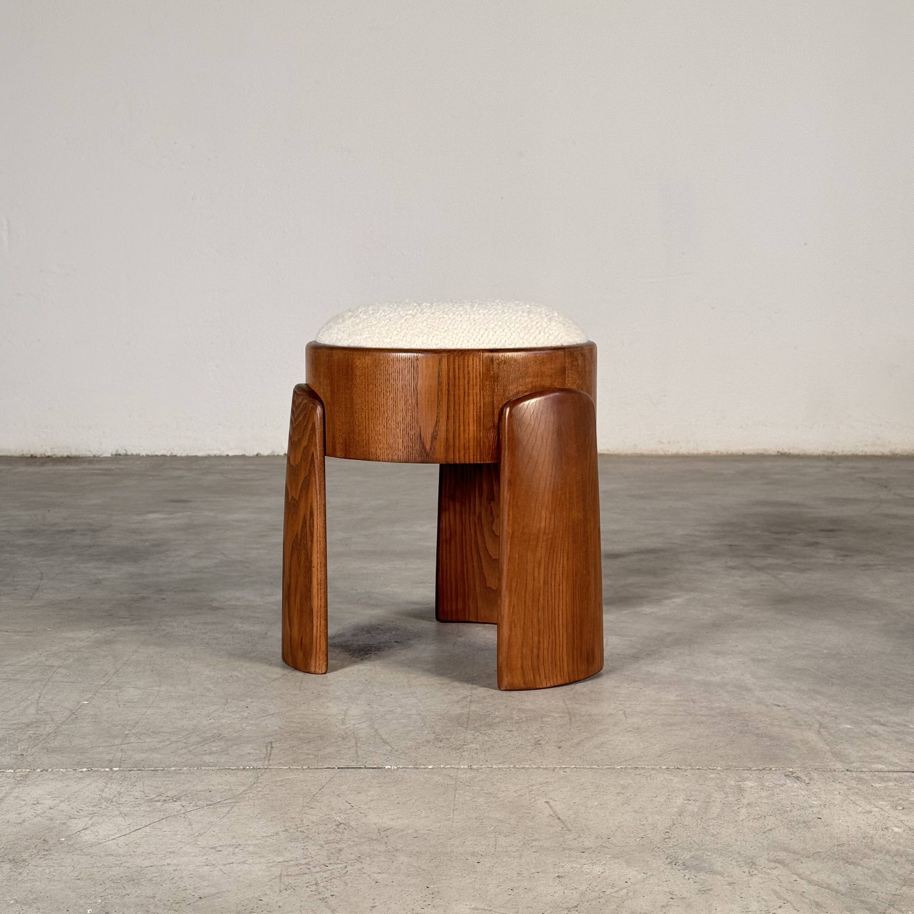 Tabouret en frêne et tissu bouclé Dedar Milano par Forme, Italie
