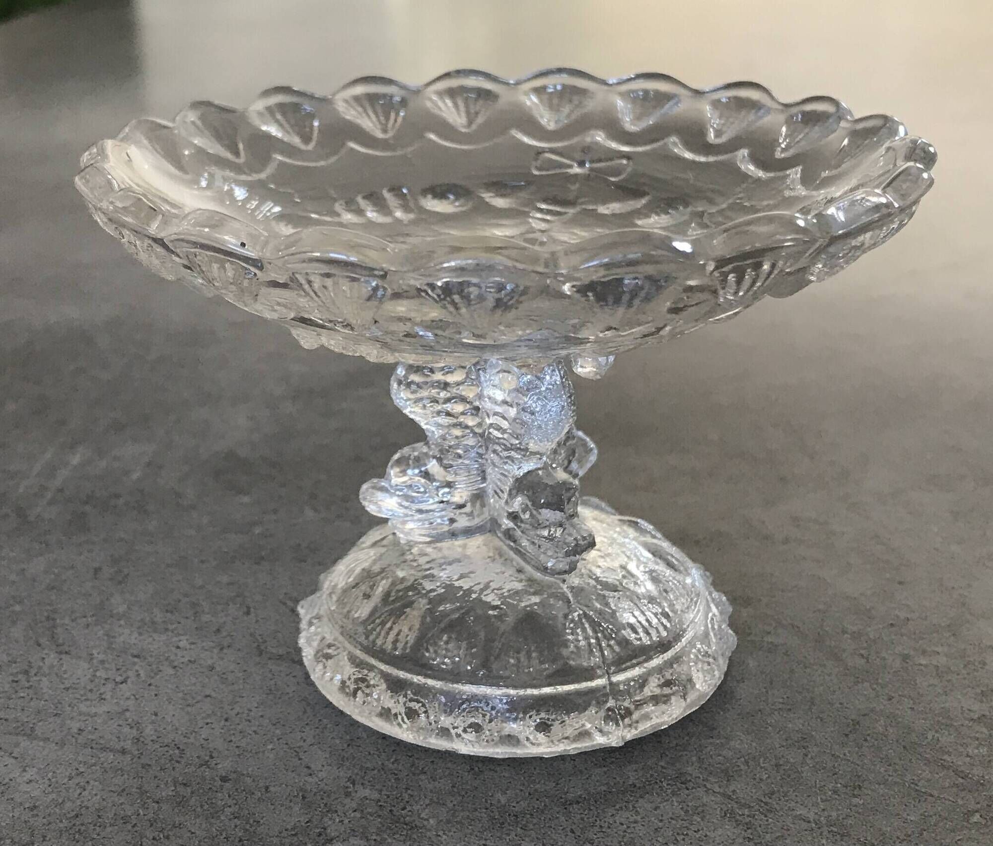 Vide-poche footed bowl in molded glass from portieux vallerysthal