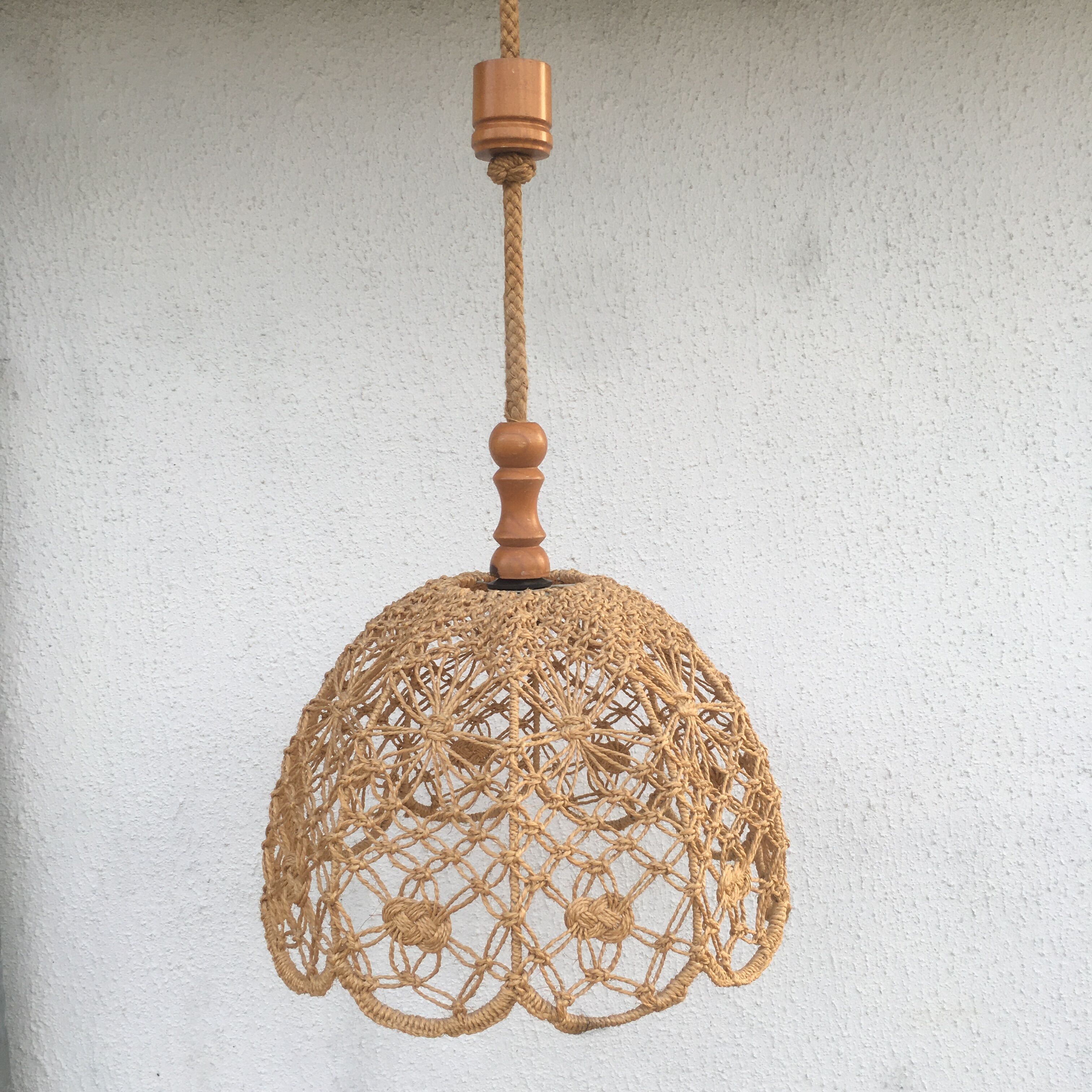 Suspension in macramé rope