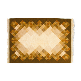 Scandinavian 20th century modern rug by Britta Swefors. 233 X 167 cm (91.73 X 65.75 in).