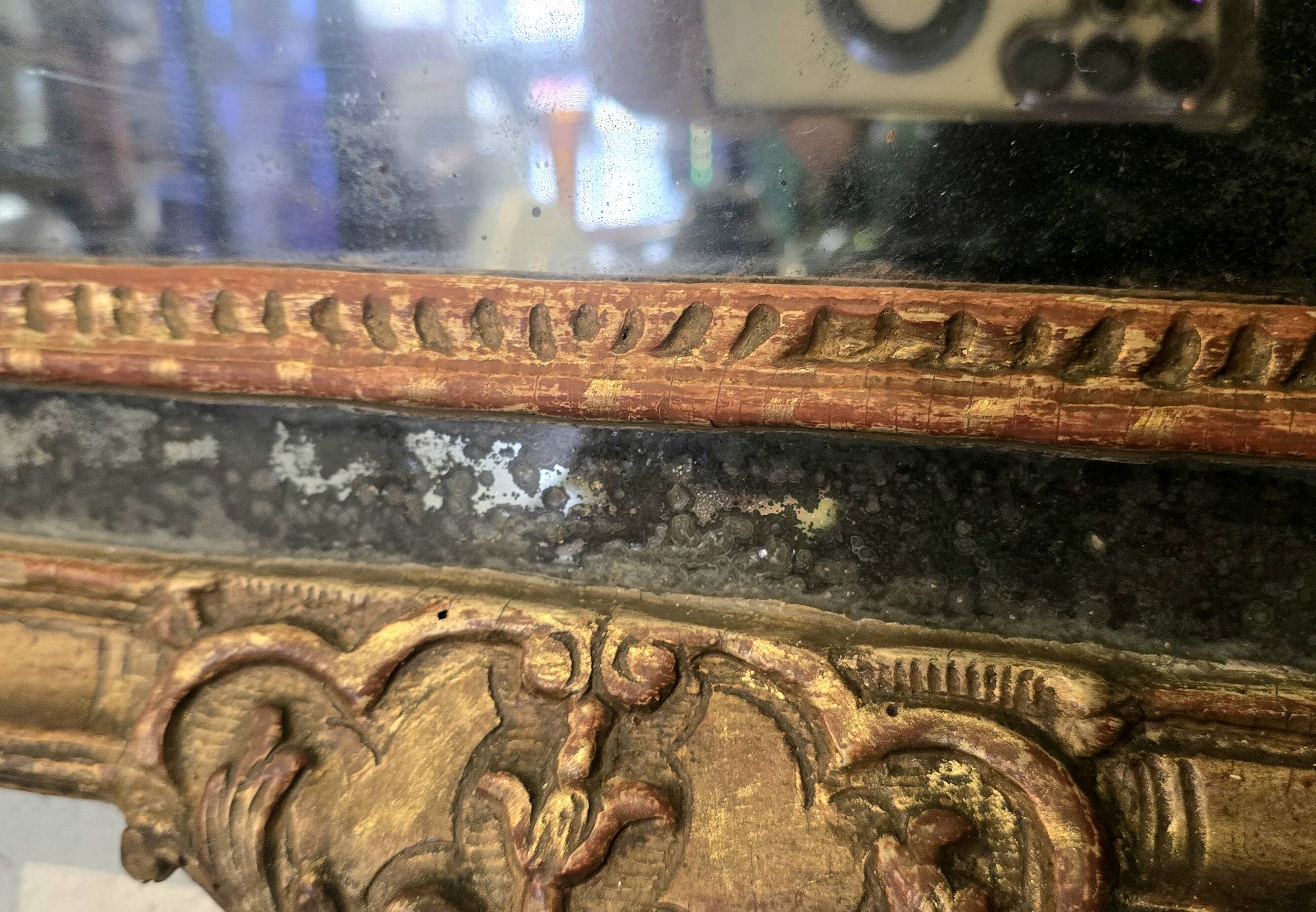 Regency period mirror with a carved and gilded wooden pediment – 18th century