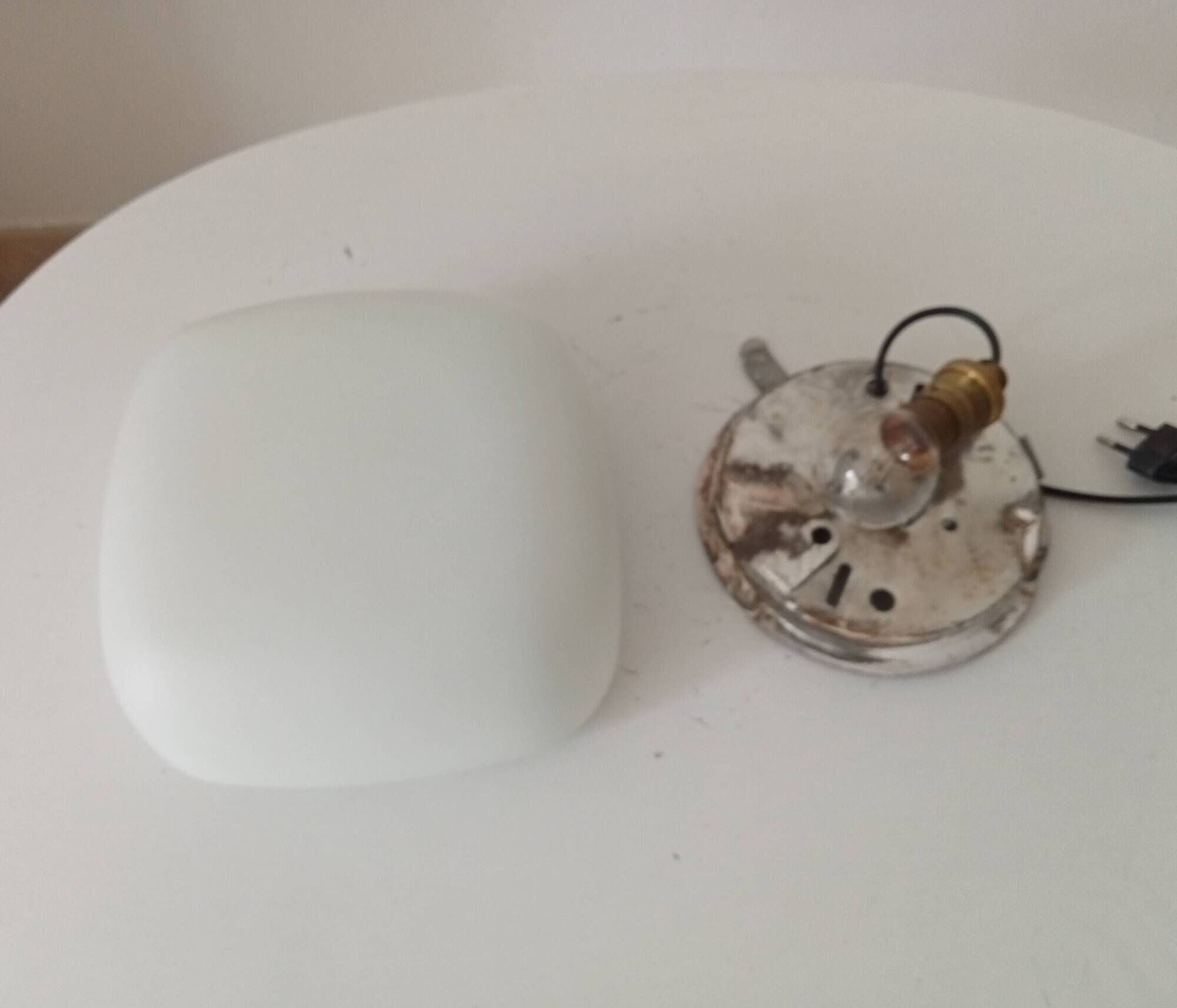 Vintage Italian ceiling light in opaline from the 1960s.