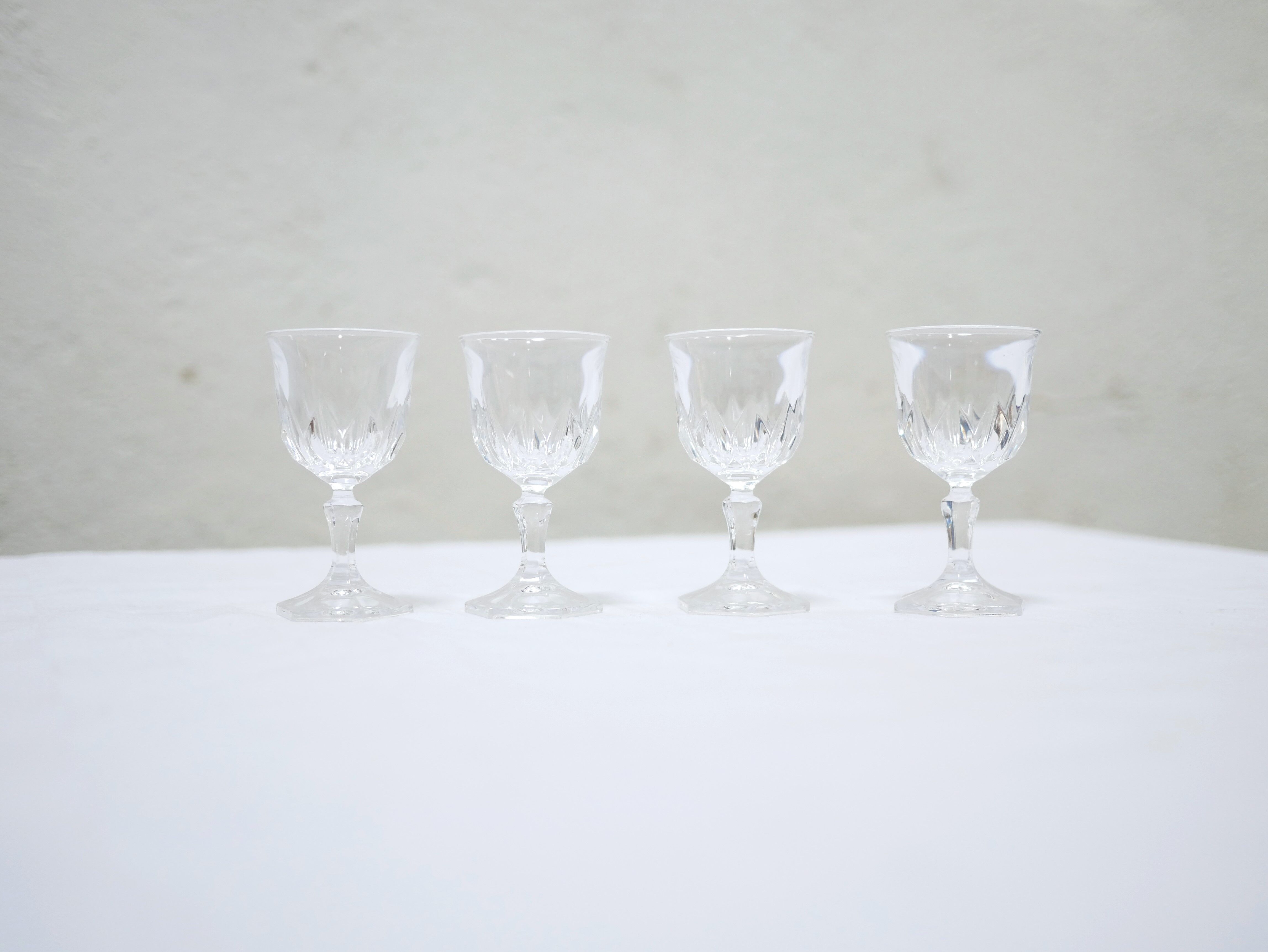 Series of 4 glasses with vintage liqueur cristal d'Arques