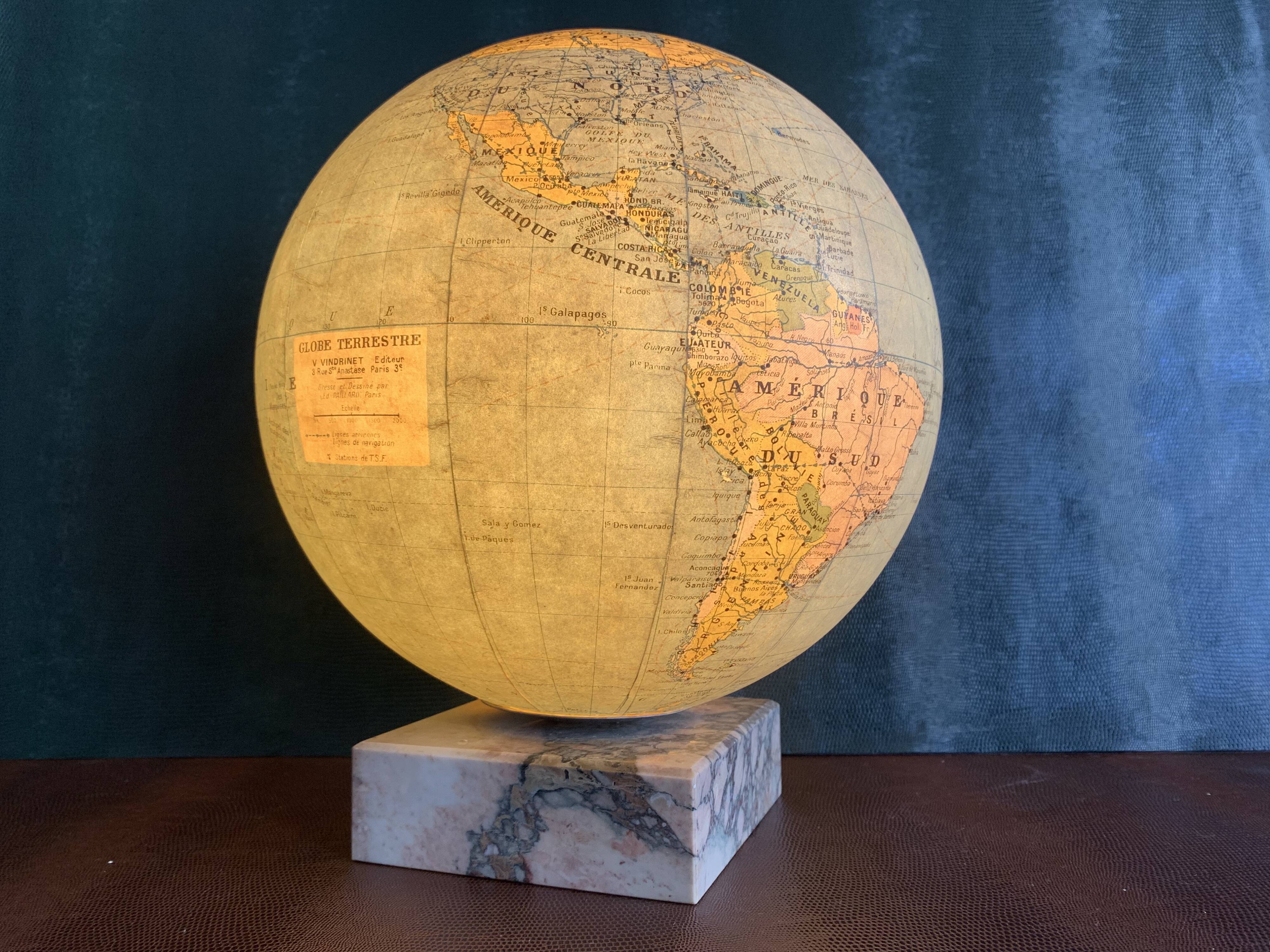 Globe terrestre en verre lumineux des années 30/40, V. Vindrinet, Paris