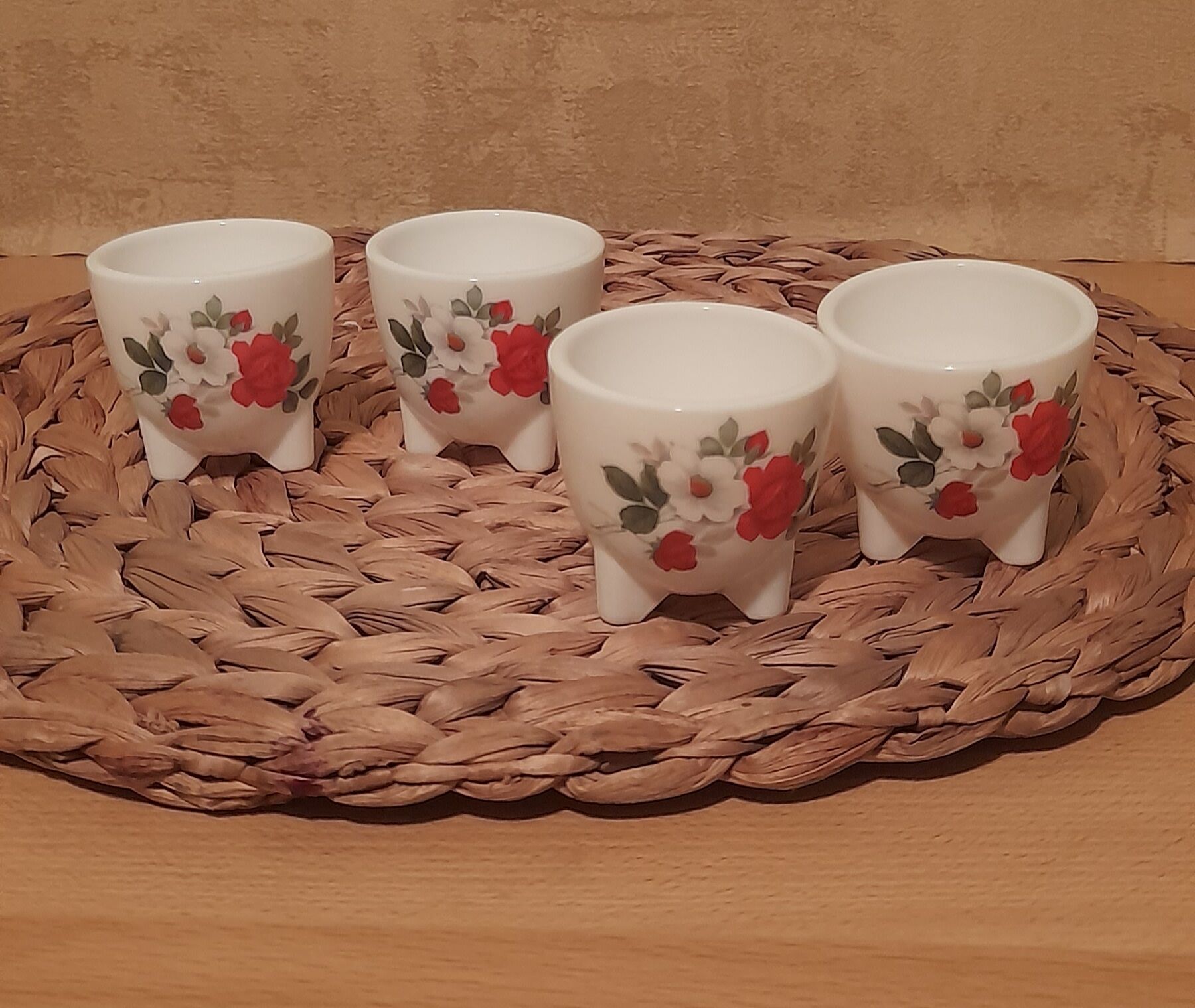 4 coquetiers décor floral, Arcopal, années 70s