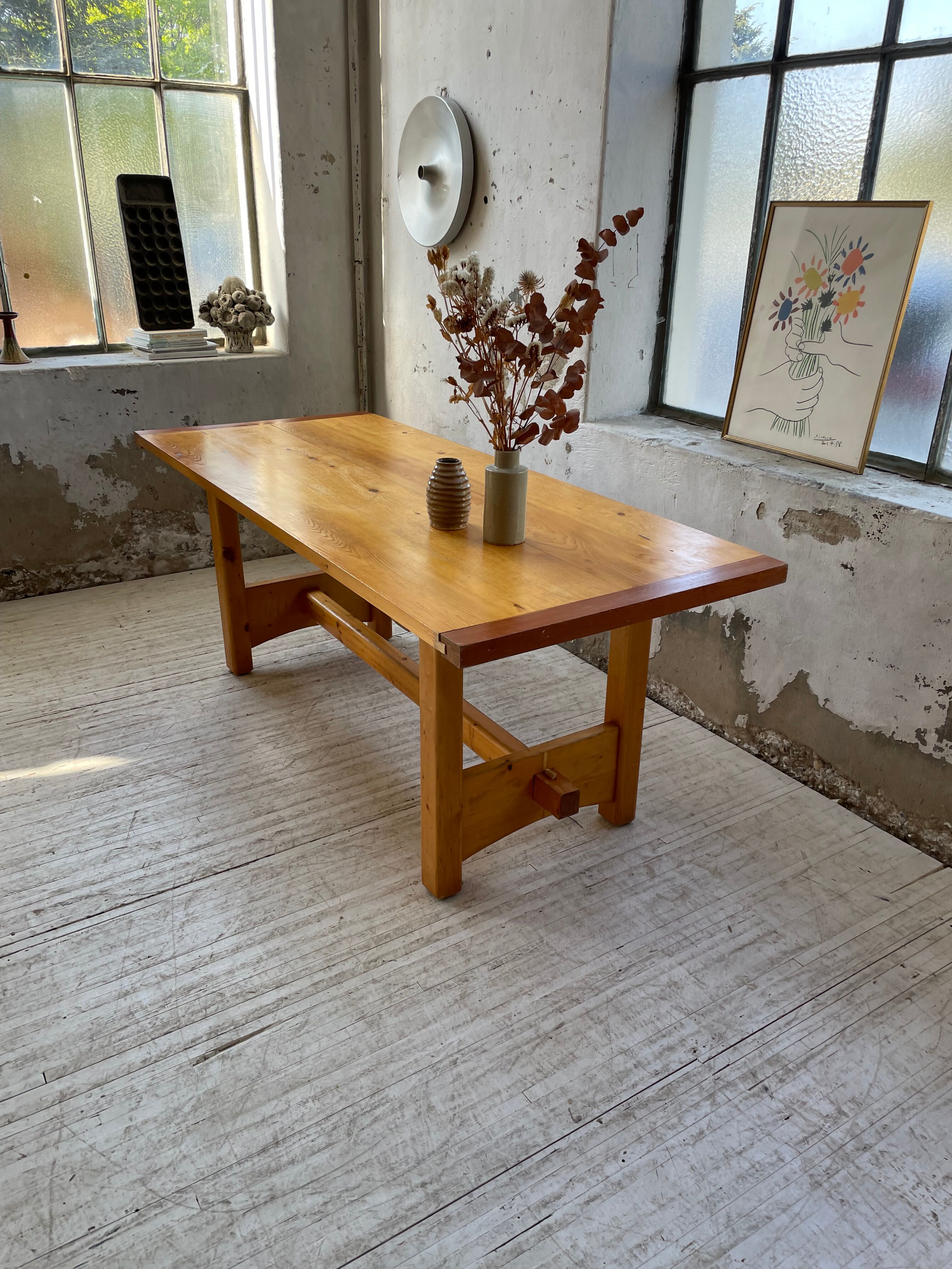 Mountain furniture table in pine 2m