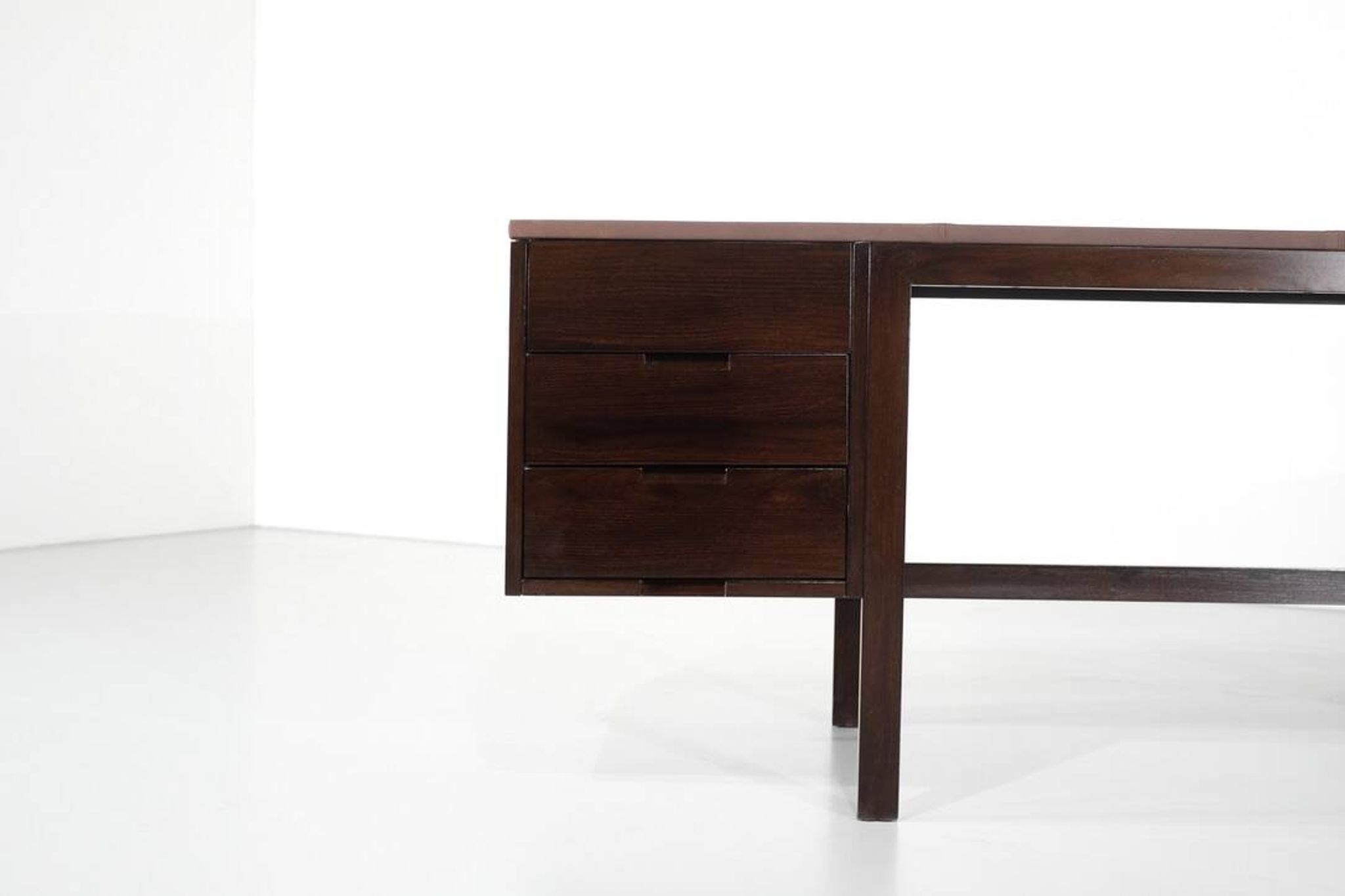 Canaan desk in wood and leather by Marcel Breuer for Gavina, Italy 1950s.