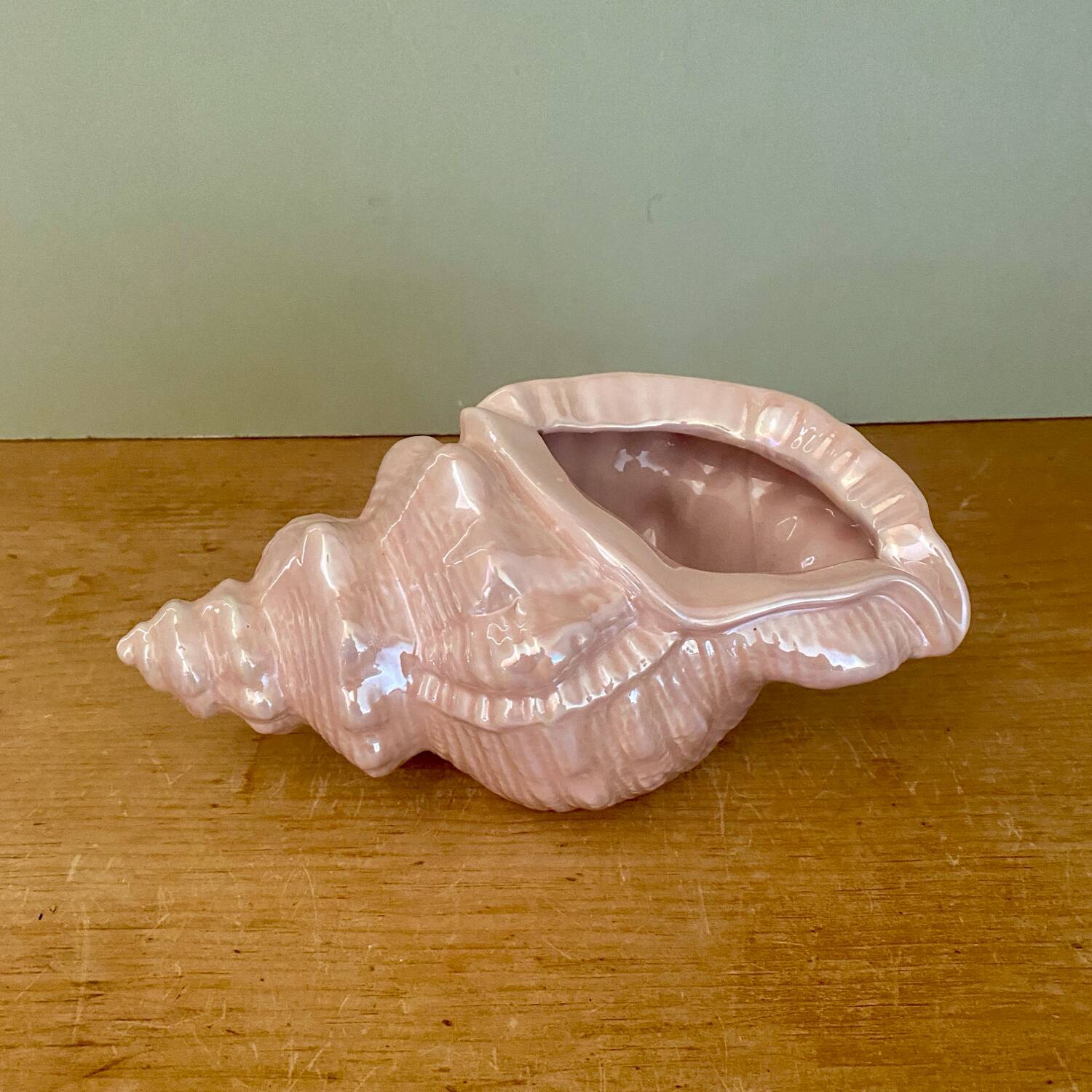 Vintage shell pot cover in pink pearly ceramic