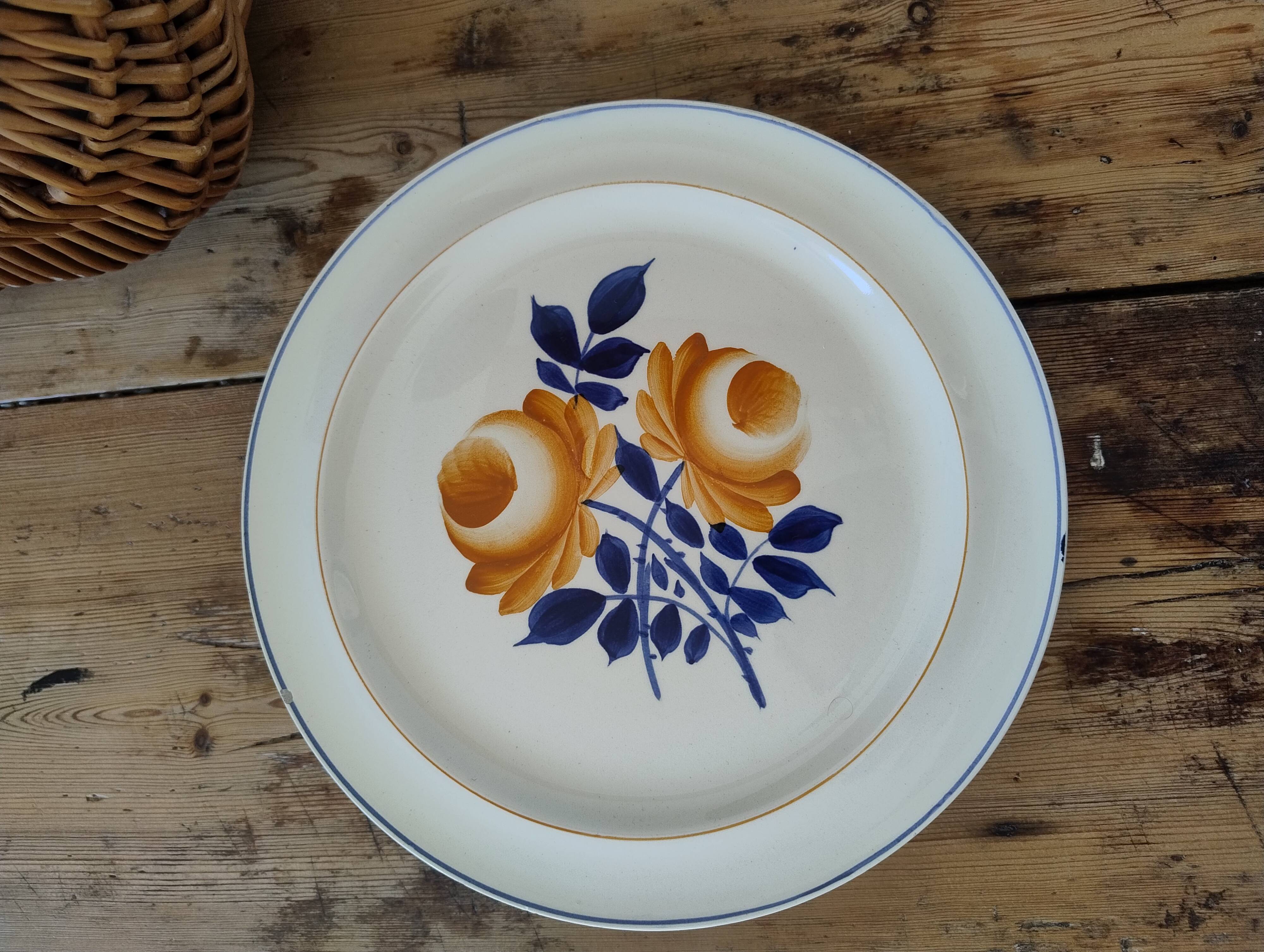 Plat sur pied vintage en faïence Moulin des Loups modèle Roubaix
