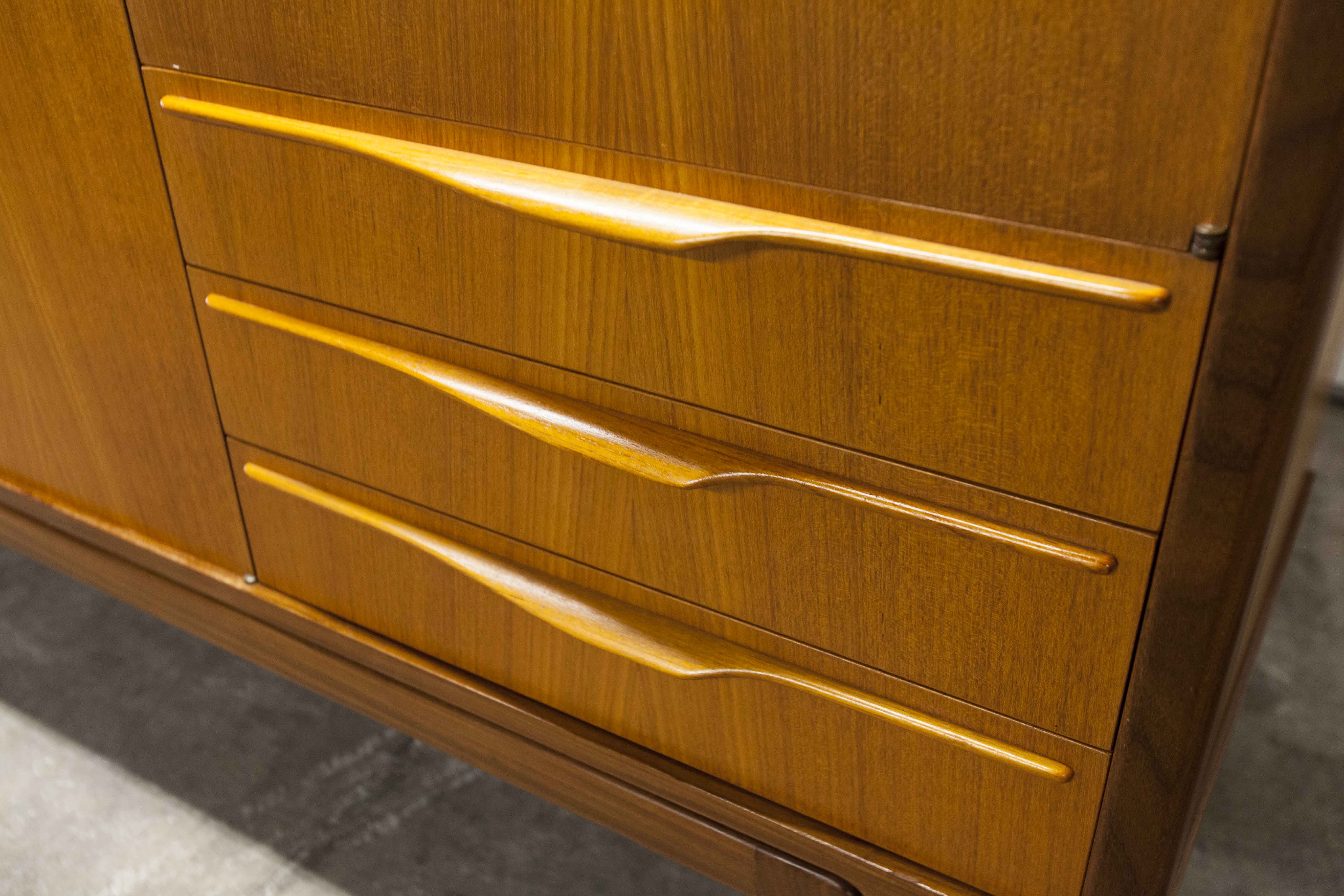 Armoire scandinave en teck 1969 NF Ameublement 202