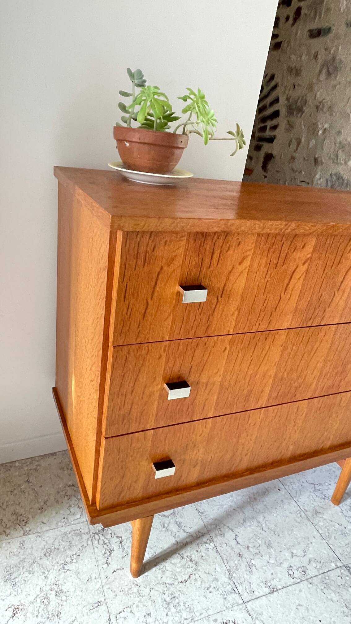 Vintage design geometric chest
