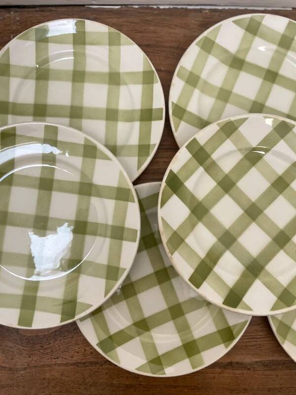 Moulin des loups tablecloth plates
