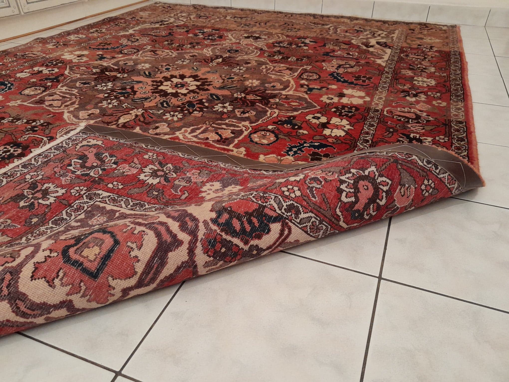 Handmade Persian Bachtiar rug 306x213
