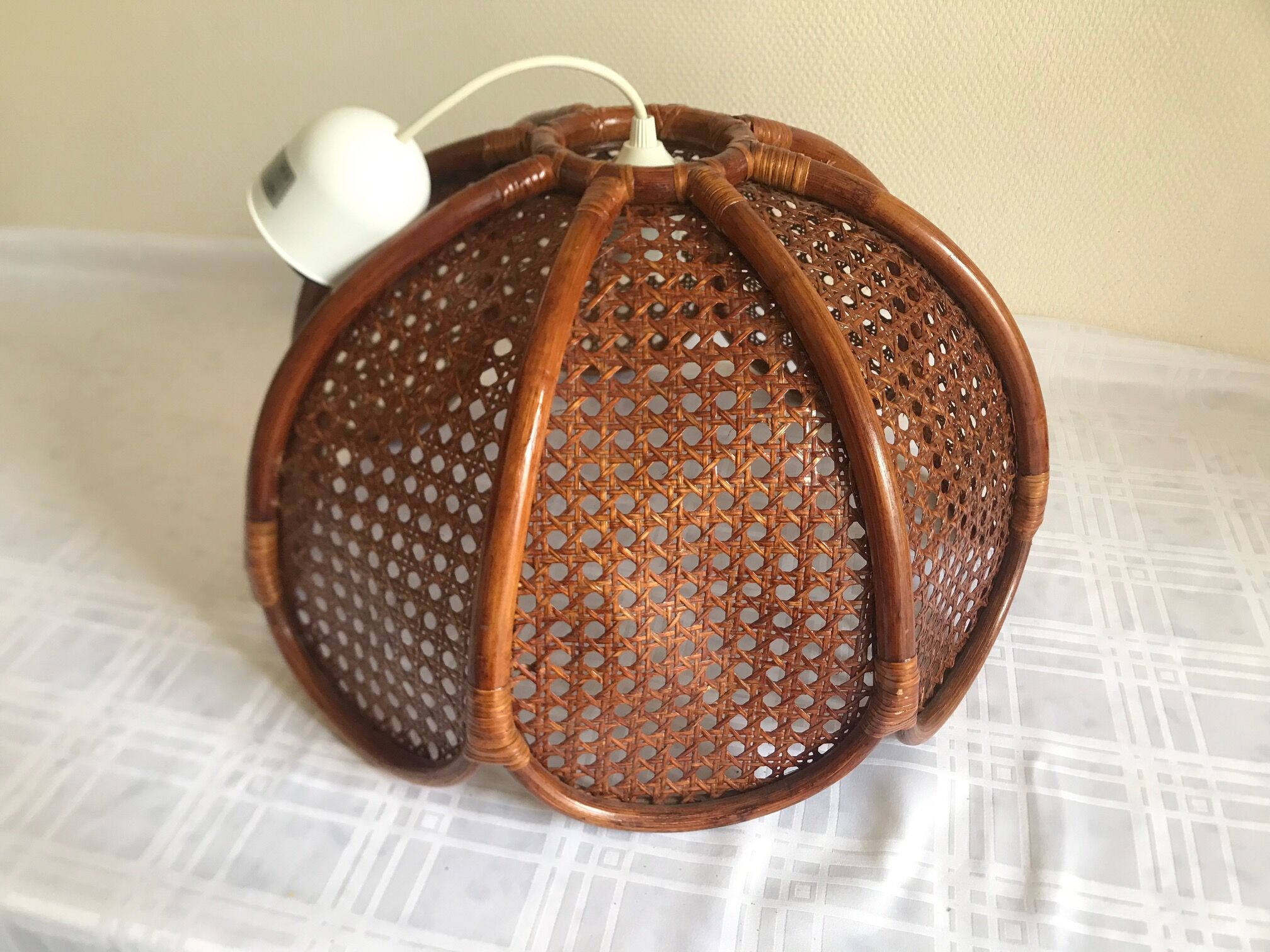 Suspension fleur rotin